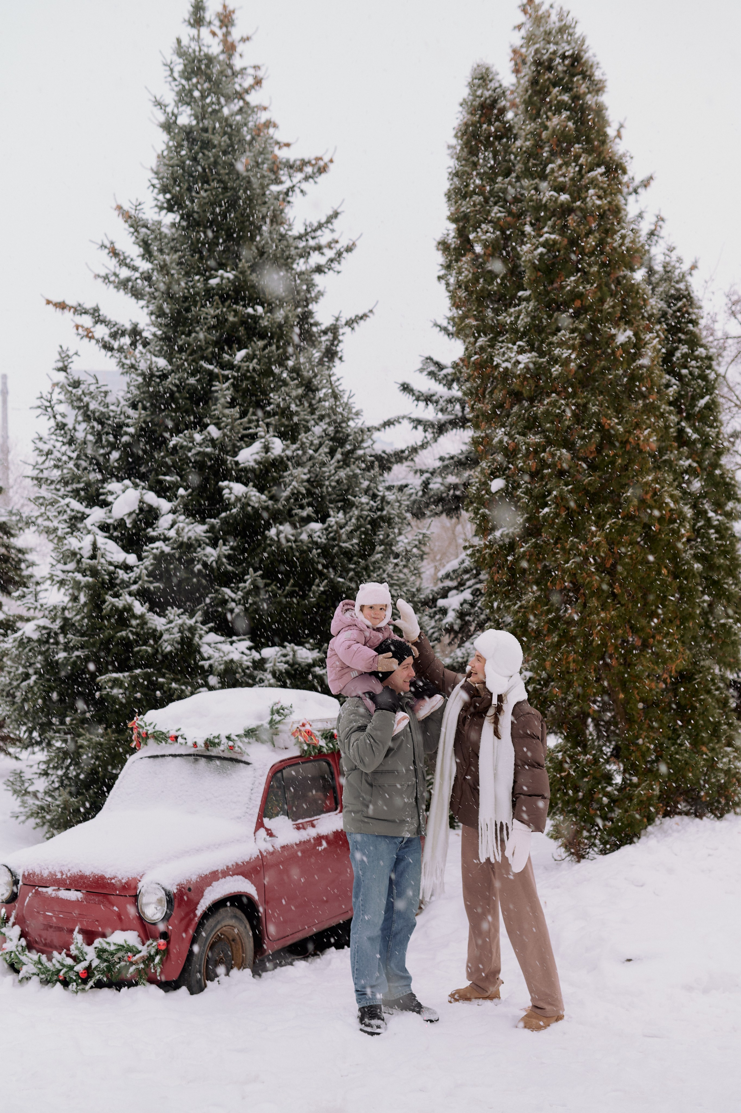 Андрей, Леся и Василиса в снежном парке. Семейный и свадебный lifestyle-фотограф в Москве Мария Петрова