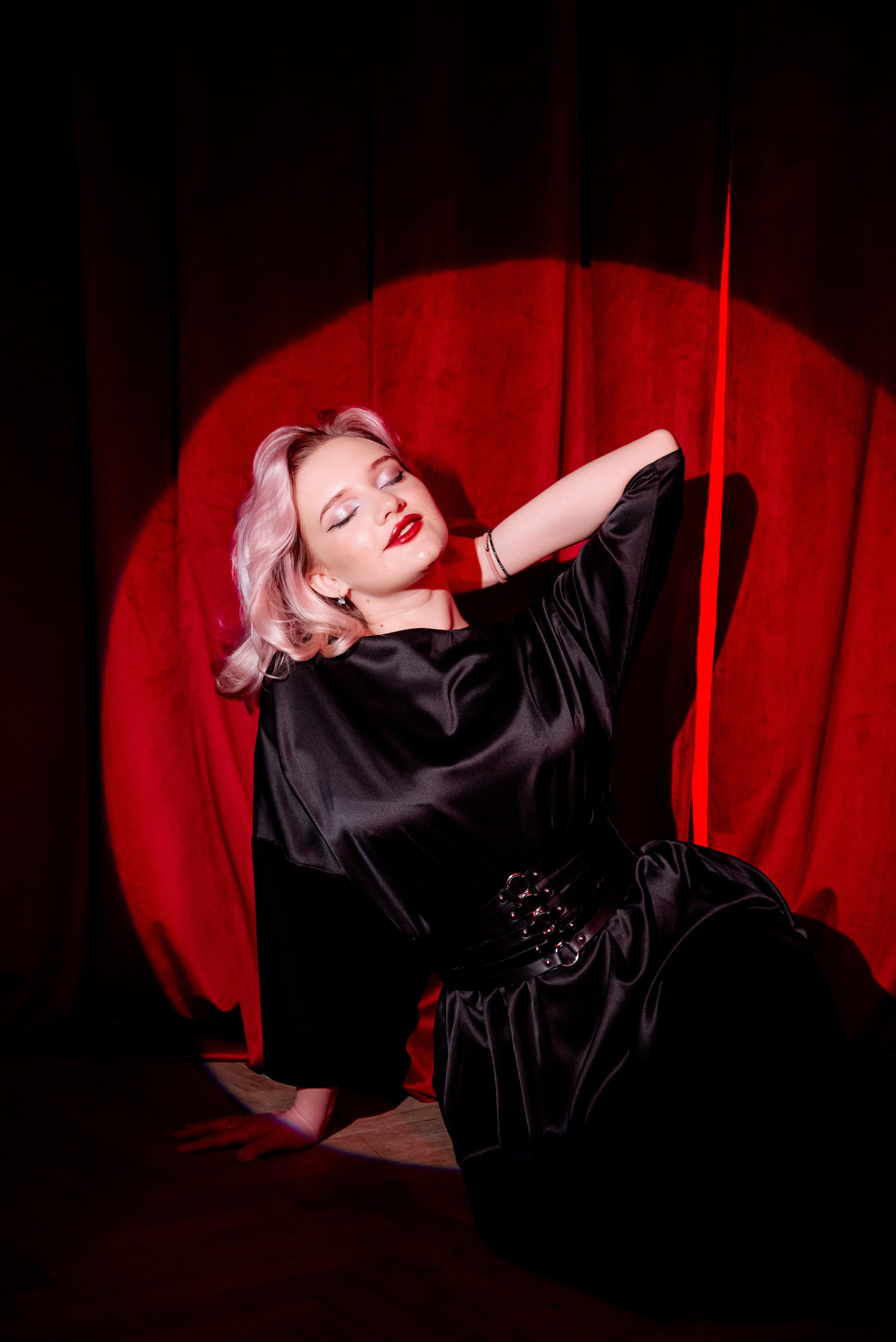 Красная штора. Фотограф в Волгограде и Волжском Александр Горбань