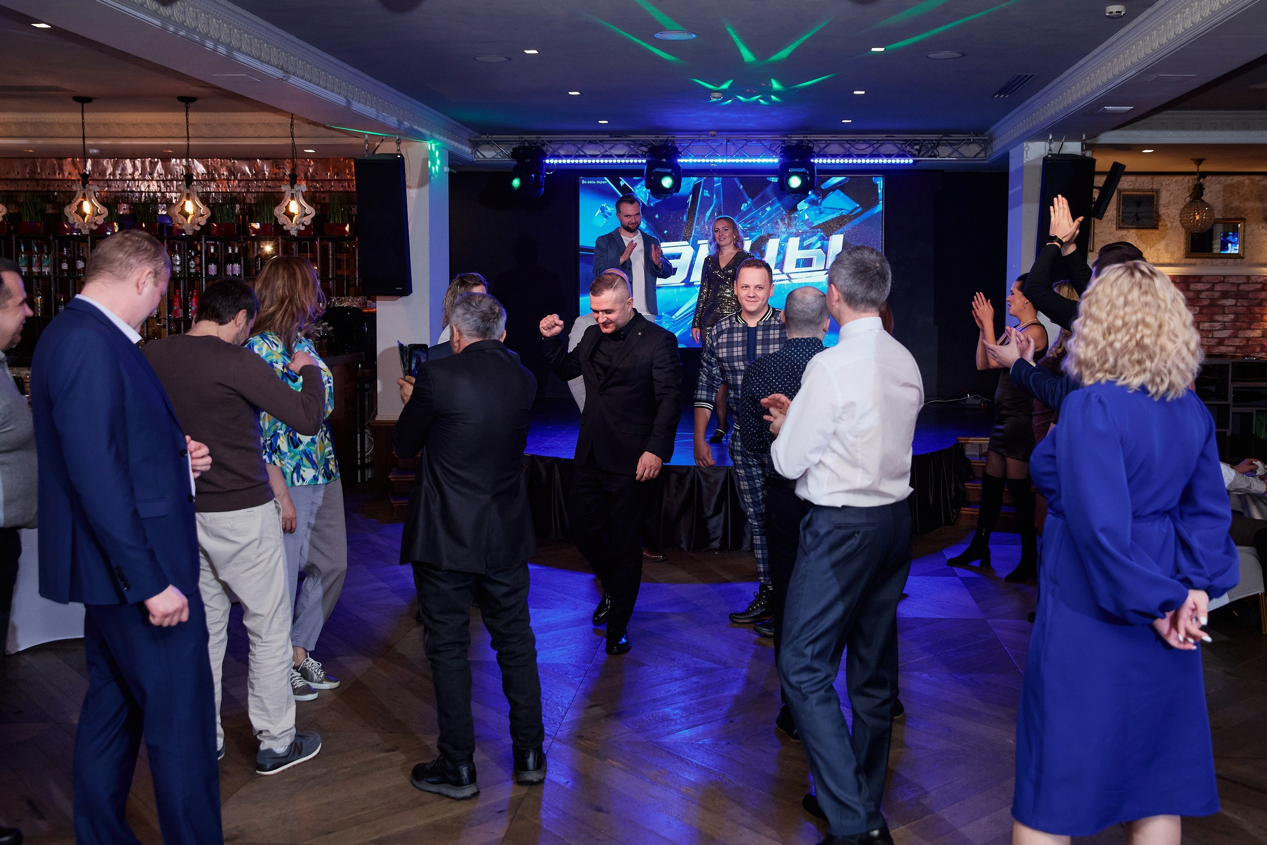 E8 / Новогодний корпоратив. Другой взгляд на фотографию