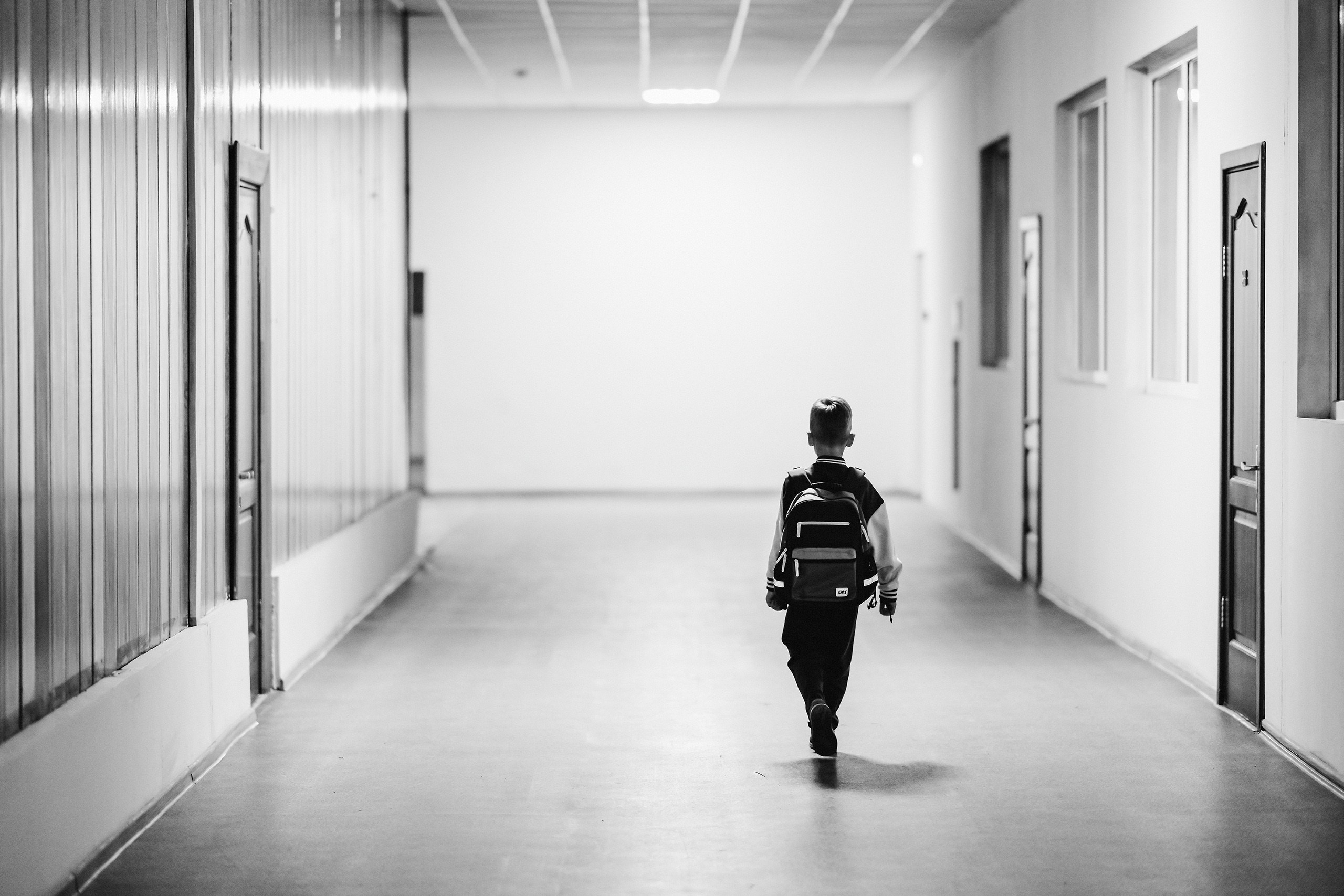 Фотосессия первоклассника перед школой на 1 сентября в Красноярске. 📸 Свадебный и семейный фотограф в Красноярске Тихомиров Евгений | 17 лет опыта | 800+ свадеб