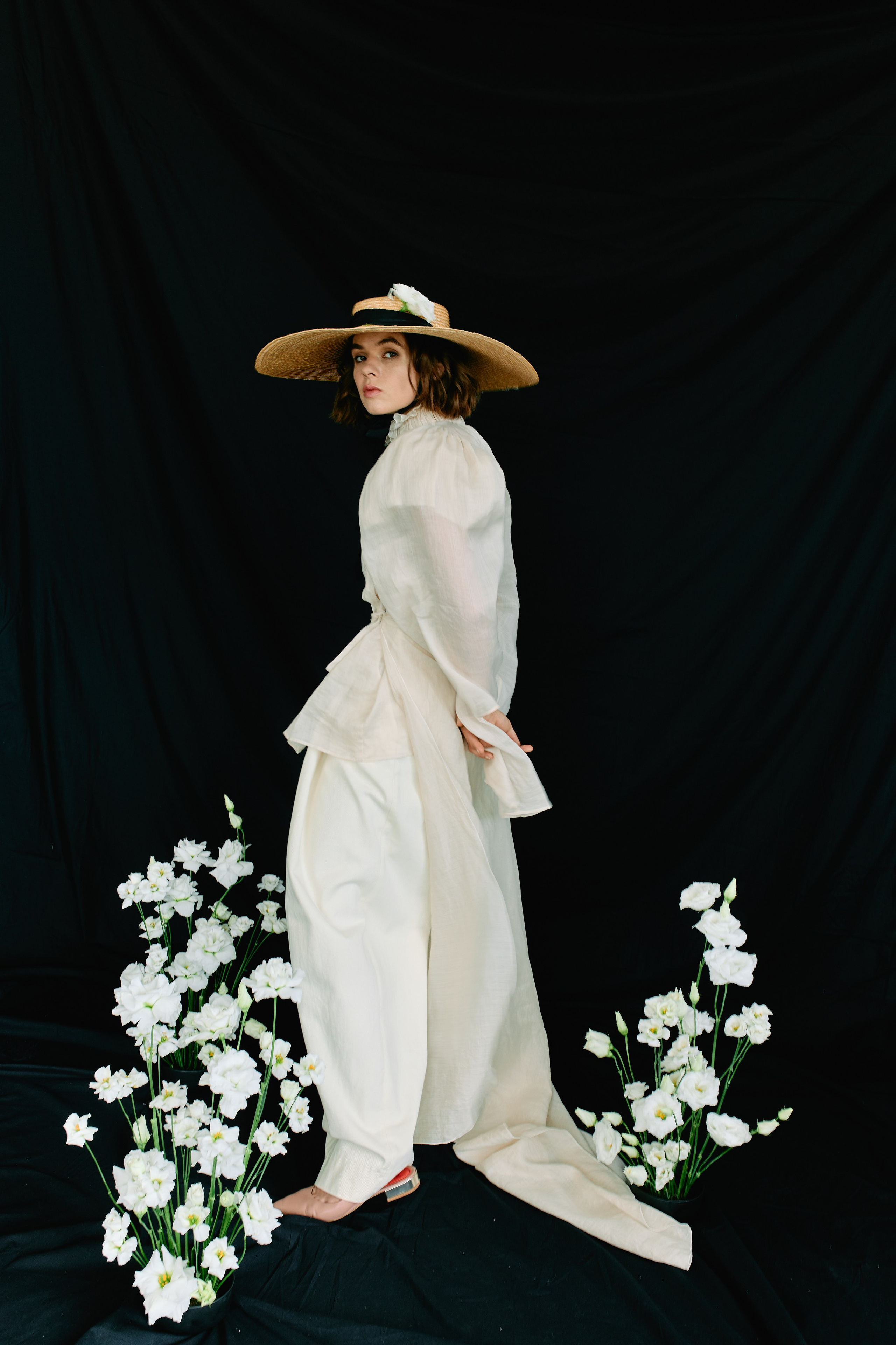 Анастасия и цветы. Свадебный и фэшн фотограф в Москве и Санкт-Петербурге