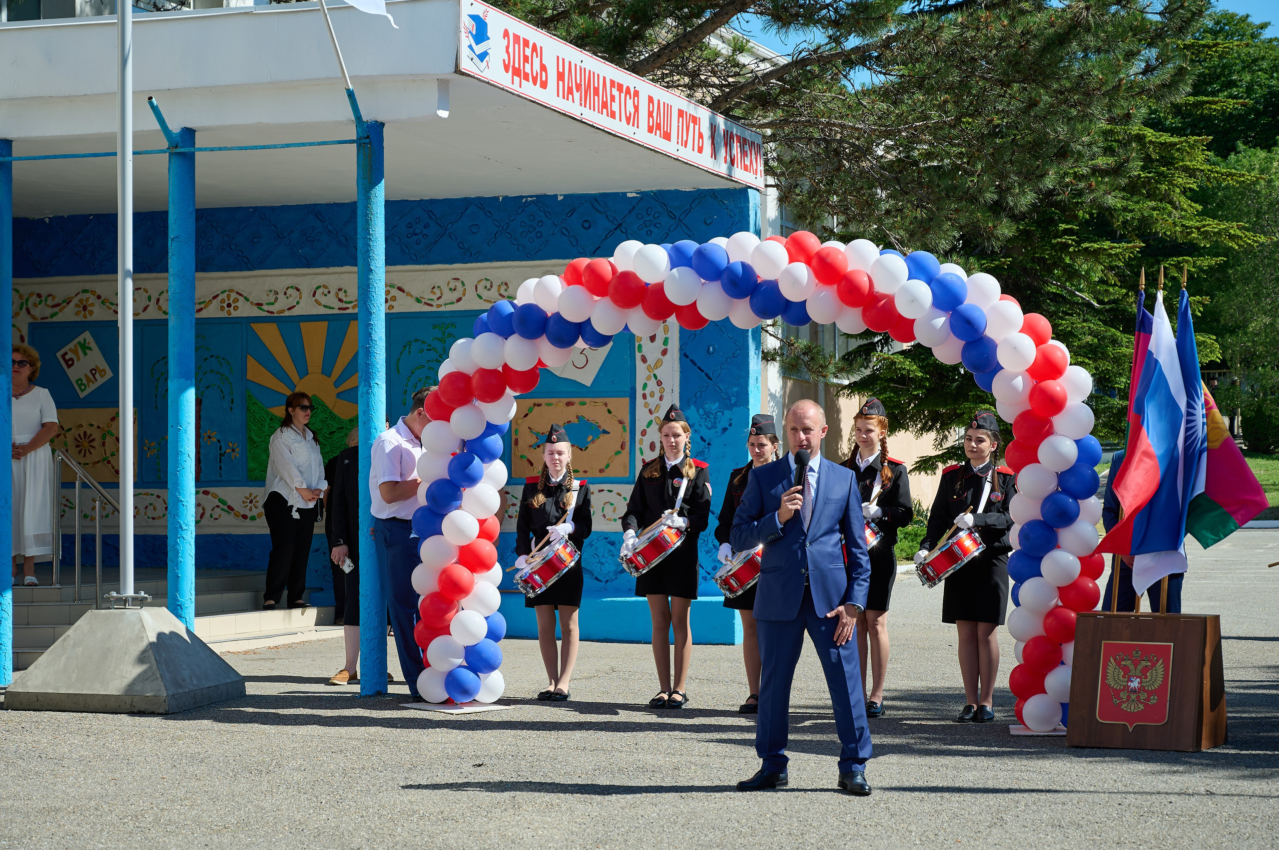 Последний звонок. Жизнь курорта Кабардинка в фотографиях