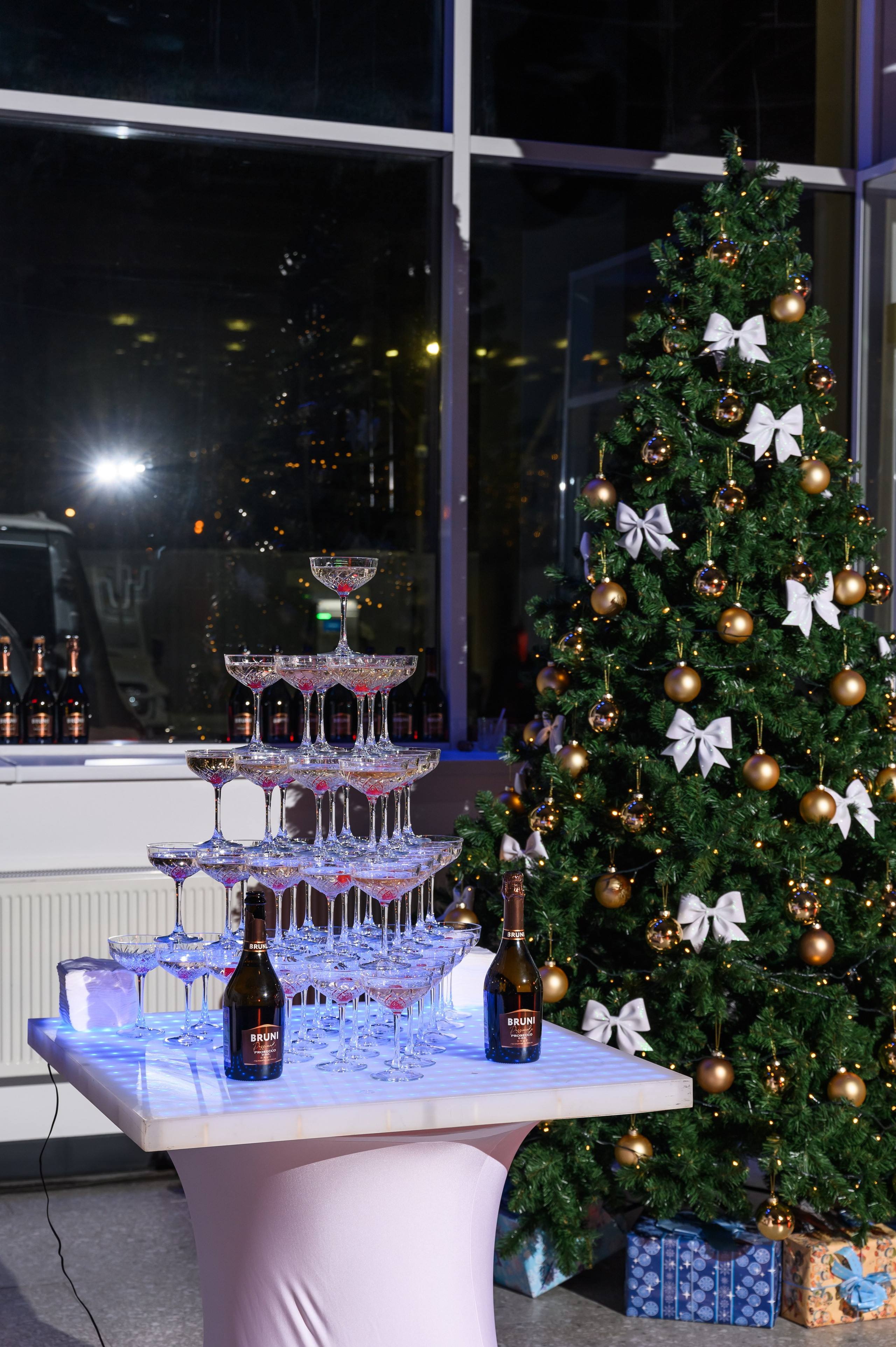 Автосалон Танк. Свадебный фотограф Москва Юрий Кульман