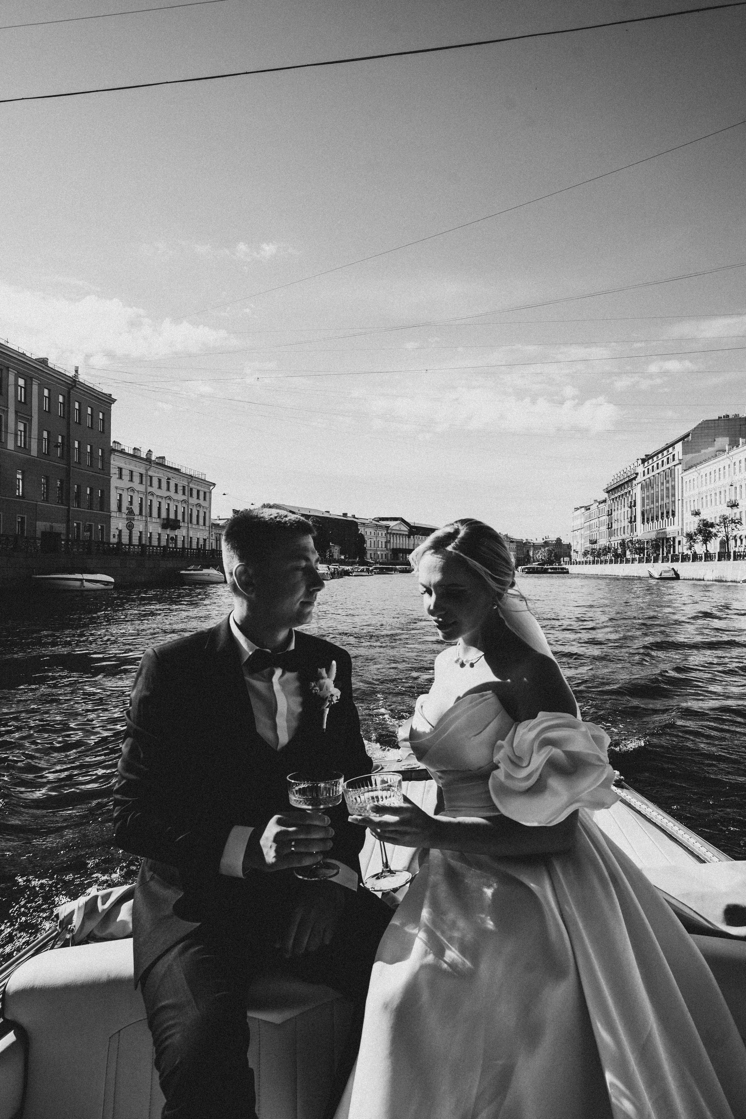 СВАДЕНБНАЯ СЬЕМКА НА КАТЕРЕ ПО КАНАЛАМ САНКТ-ПЕТЕРБУРГА И В АКВАТОРИИ НЕВЫ. Профессиональный фотограф, Санкт-Петербург — Виктория Богомолова