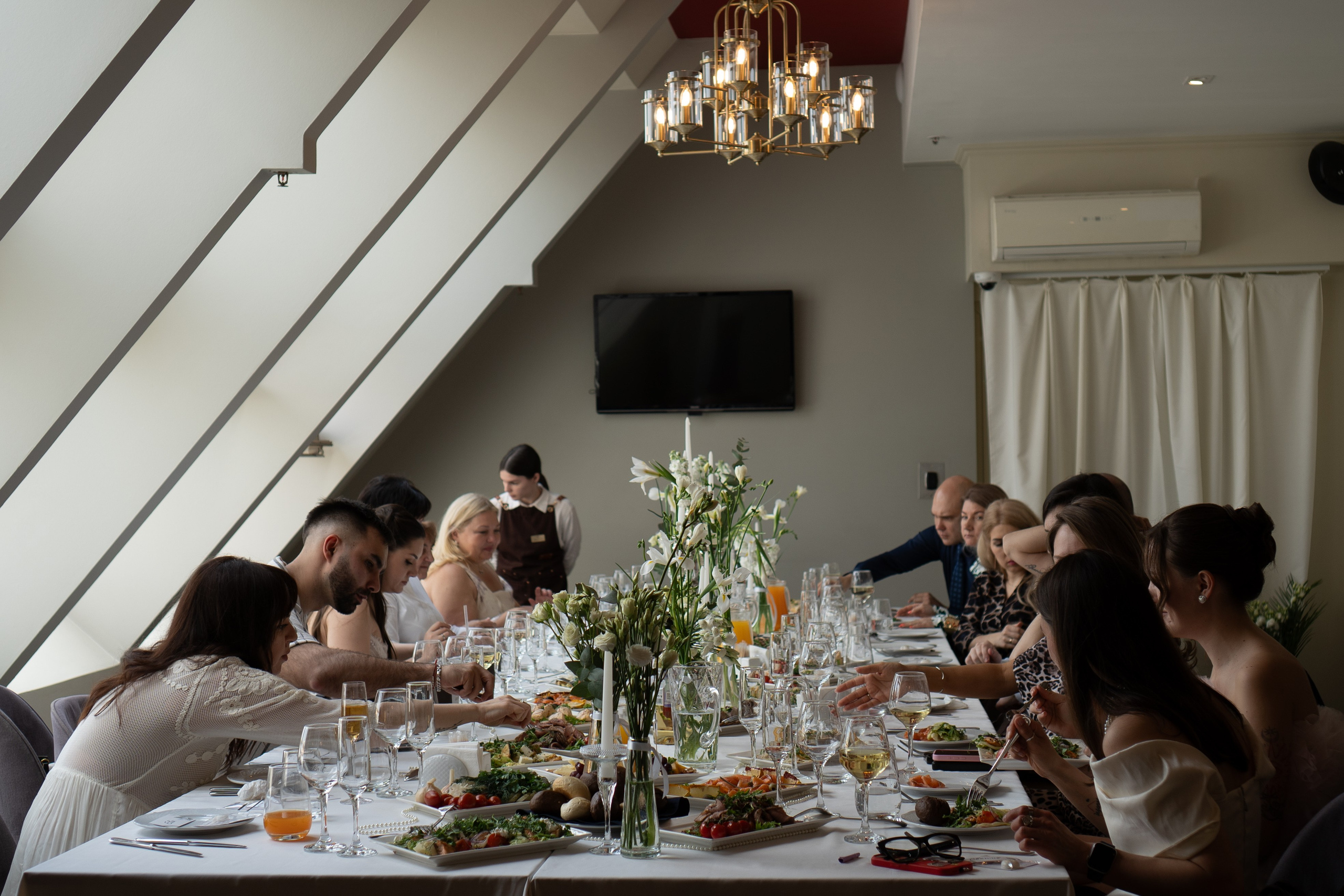 СВАДЕБНЫЙ БАНКЕТ НА ВЛАДИМИРСКОЙ В САНКТ-ПЕТЕРБУРГЕ (КАМЕРНАЯ СВАДЬБА). Профессиональный фотограф, Санкт-Петербург — Виктория Богомолова