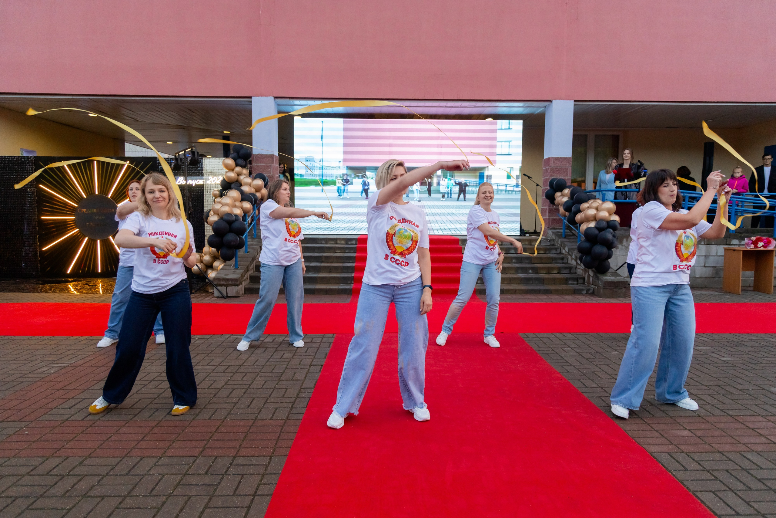 Школьный выпускной 2025 год в Минске, Беларуси. Свадебный фотограф в Минске/Беларуси Сергей Спиридонов