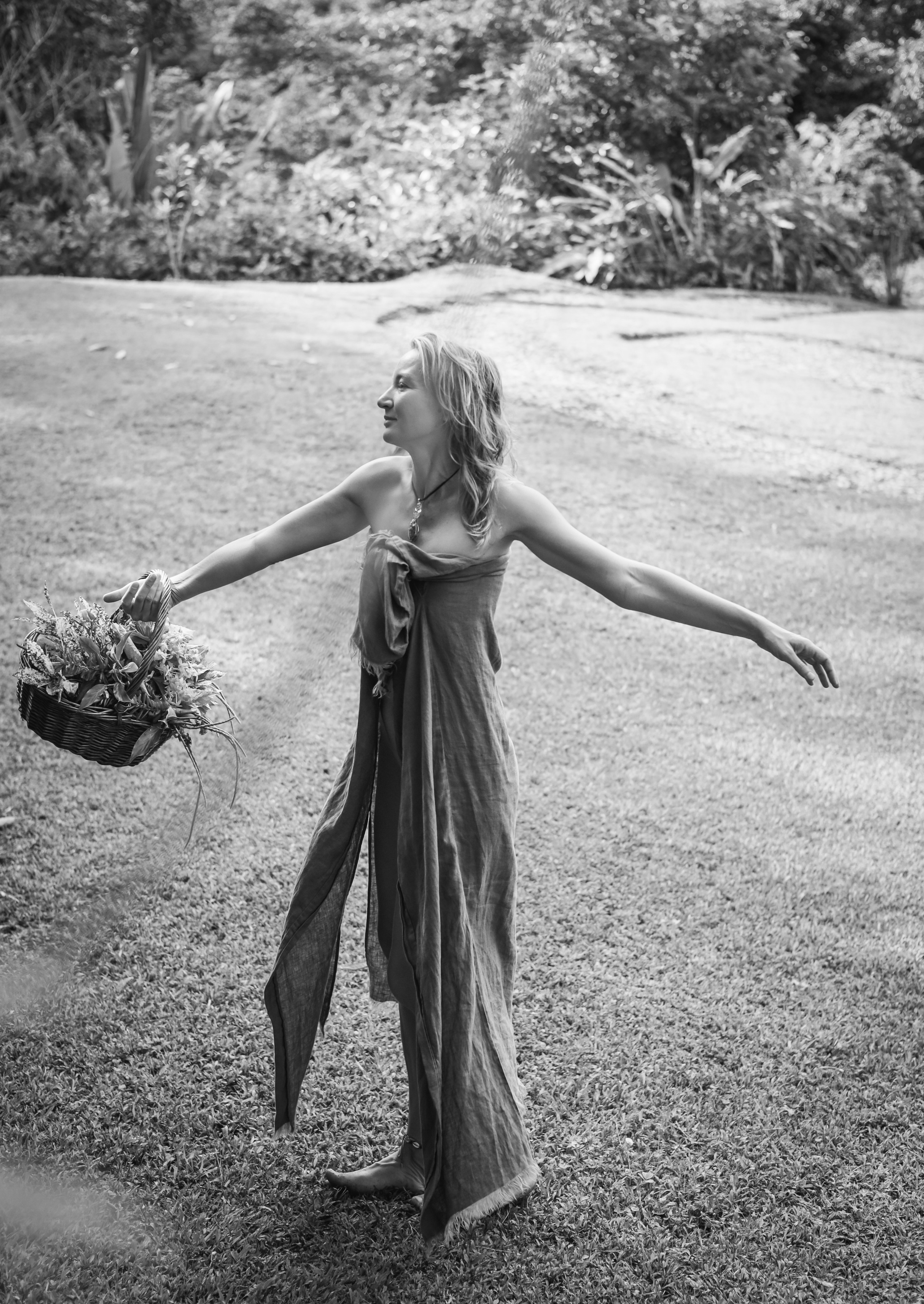 Authenticity of women and nature. Family, portrait, content photo in Costa Rica Evgeniya Besprozvannykh