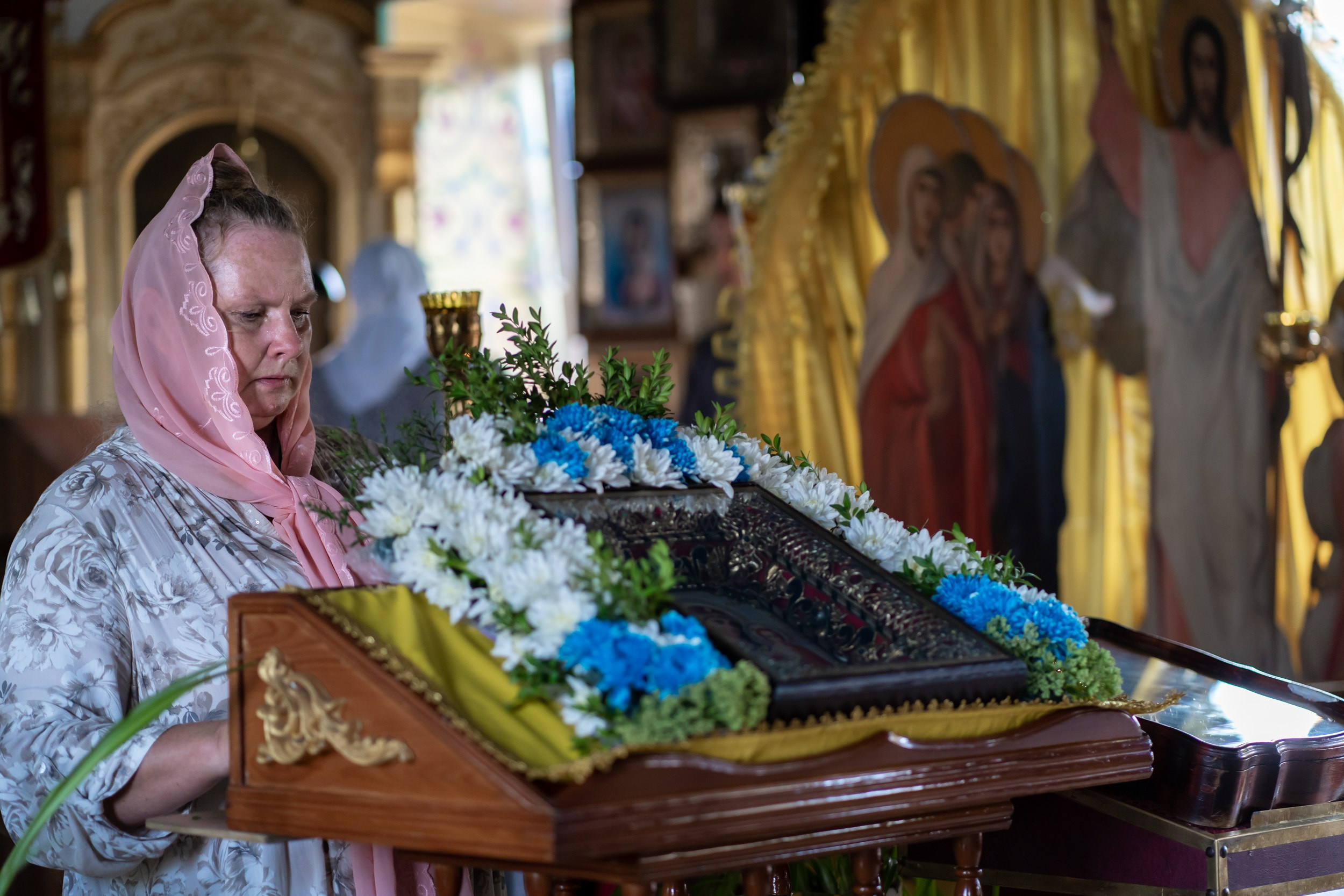 Праздник в честь иконы Казанской в Никольском храме, г. Первомайск ЛНР. Фотограф Таинств Луганск