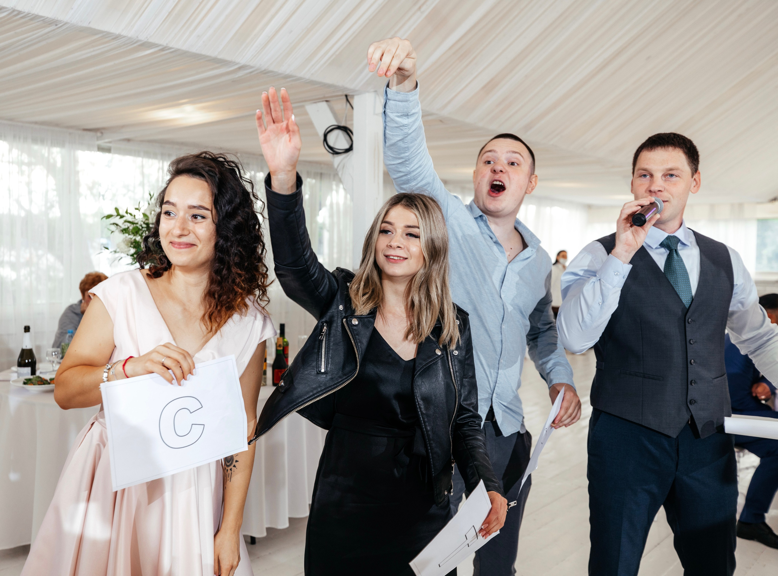 Ведущий и Вокалист Александр Узунов в Москве и Московской области