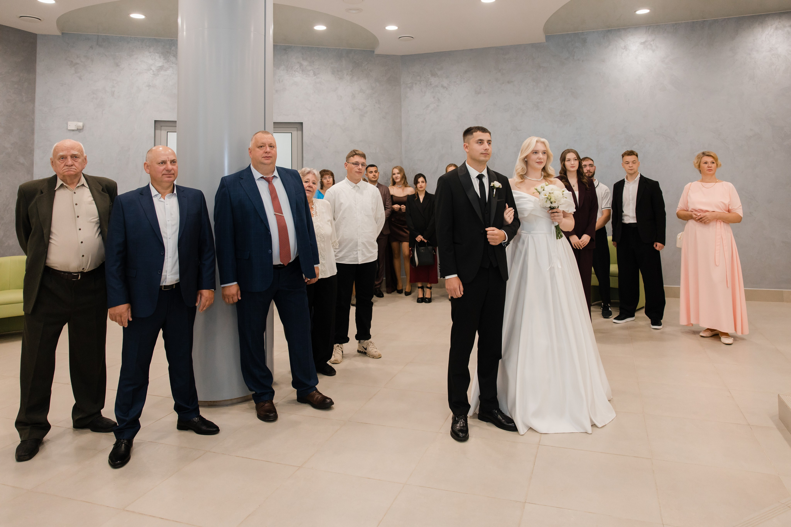 Отдел ЗАГС Администрации Первомайского района. Видеосъемка и фотосъемка свадеб. Фотограф и оператор на свадьбу. Видеосъемка подкастов, собственная видео-фотостудии. Предметная фотосъемка