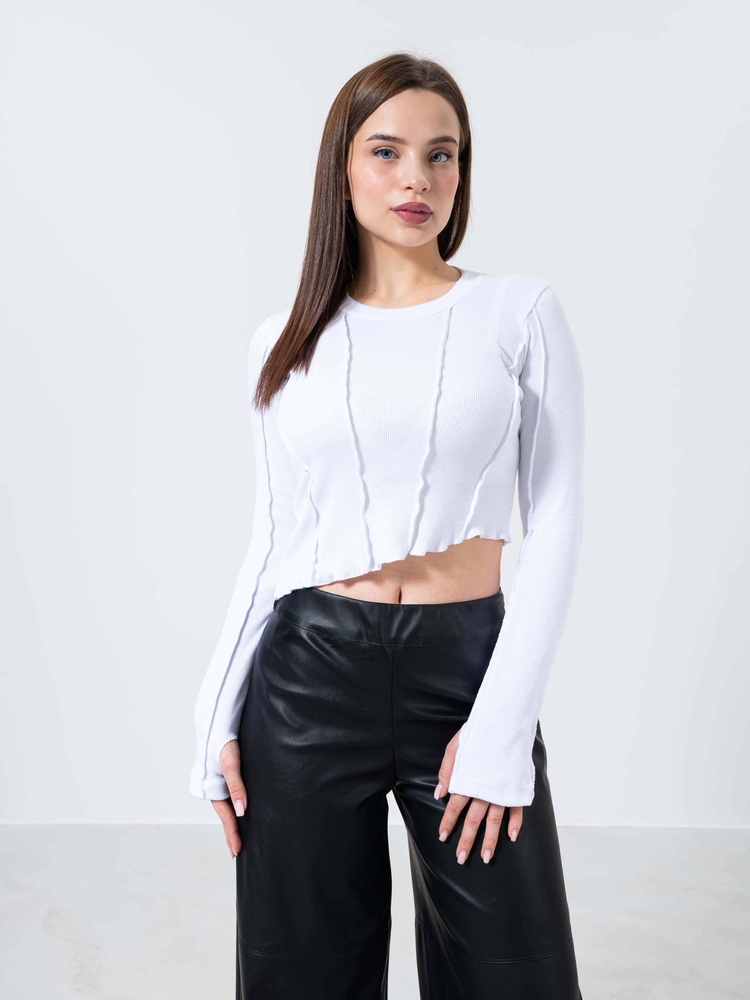 Каталог Девушки. Студия рекламной и предметной съемки товаров WELKO Studio