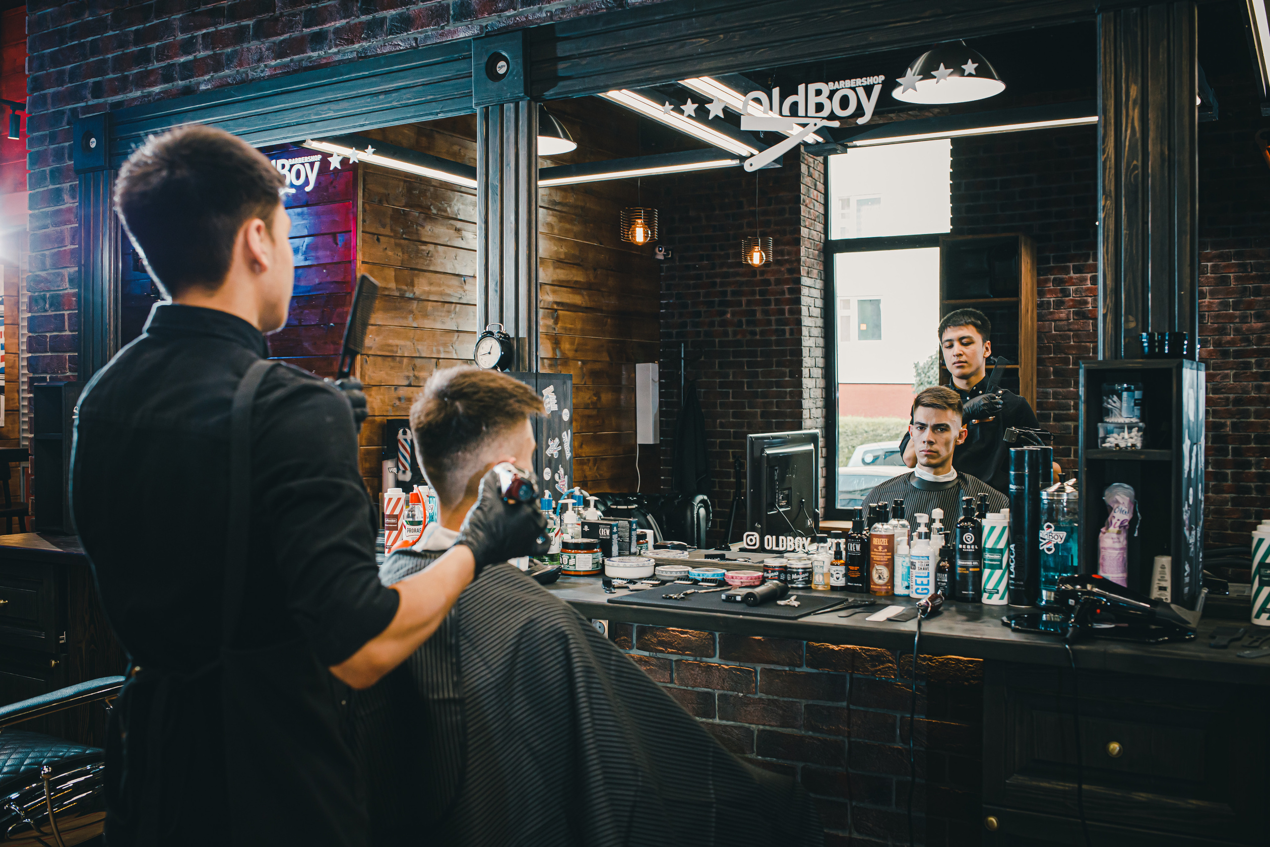 Интерьер барбершопа + предметная съёмка | OldBoy. Репортажный фотограф Семён Борисов | Москва