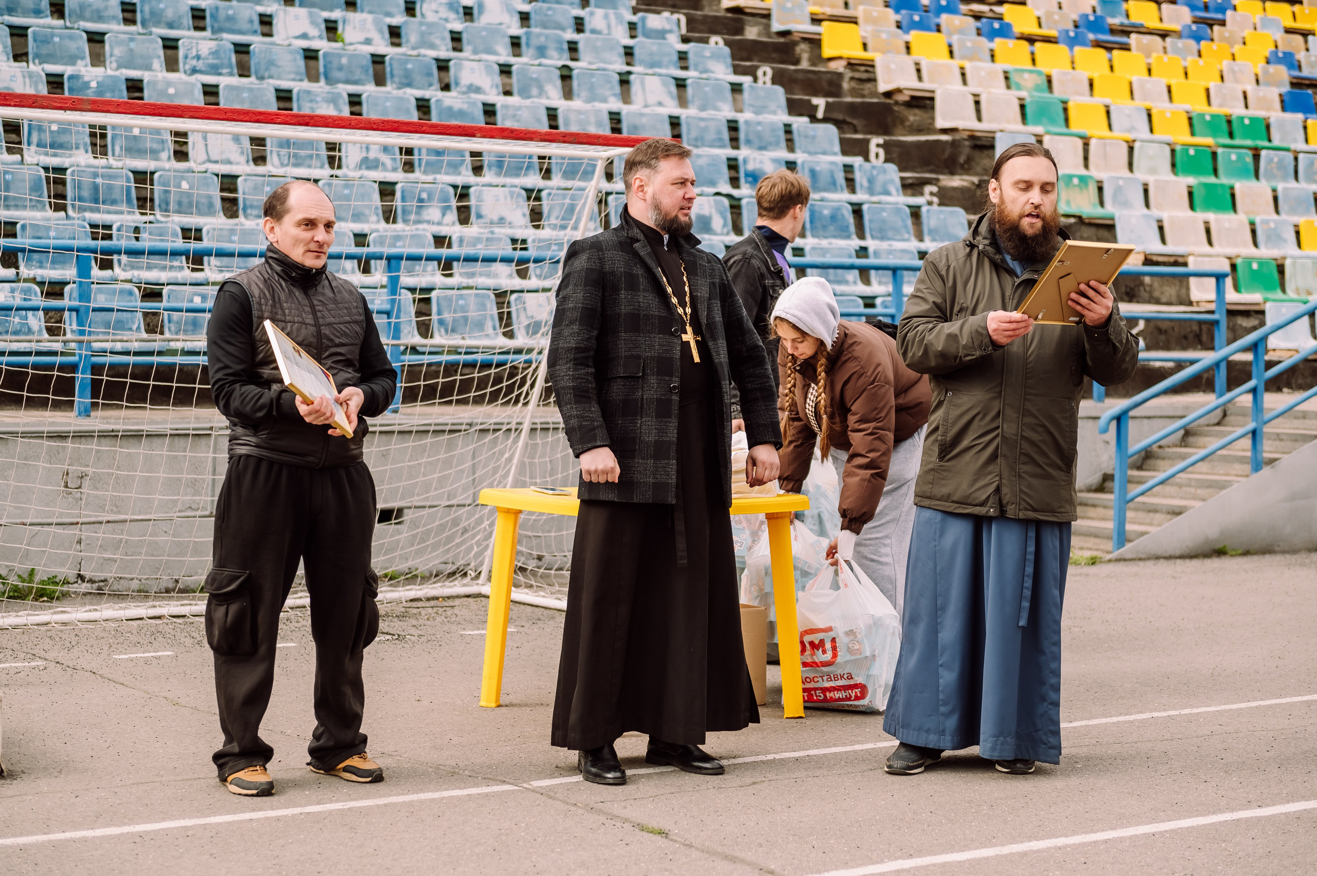 Пасхальный забег «Вера и Спорт» на стадионе Шахтёр. Детский фотограф, семейный фотограф и репортажи в Кемерово