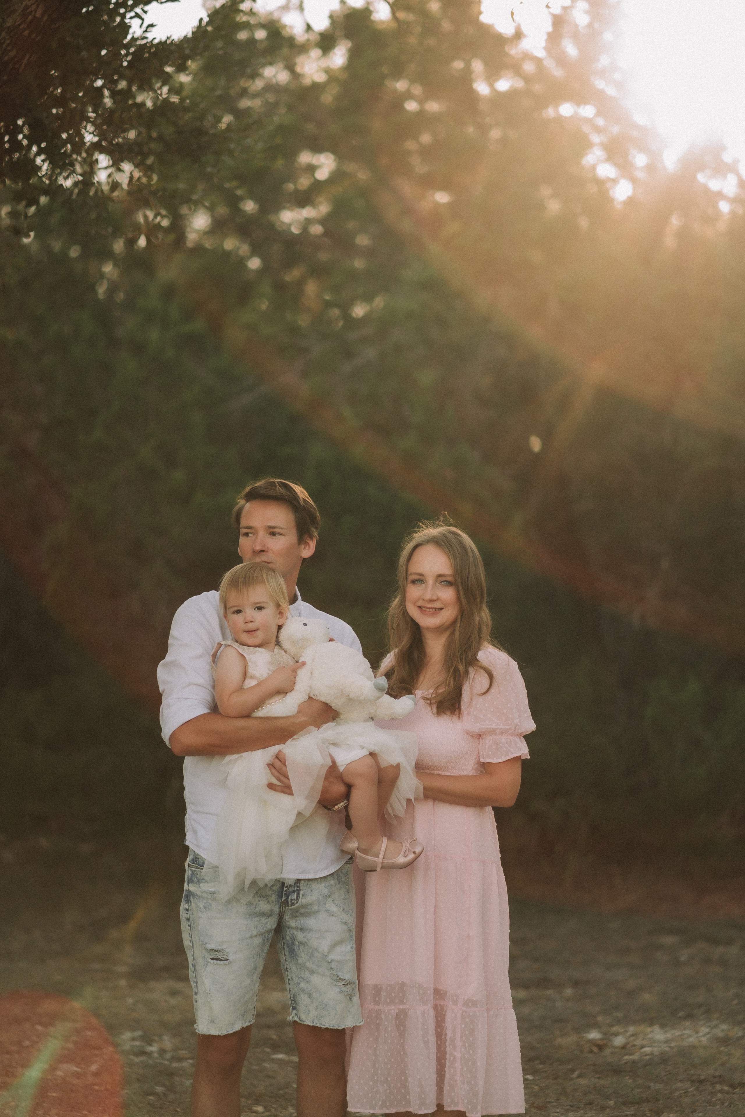 Family snuggles & smiles — cozy family photos