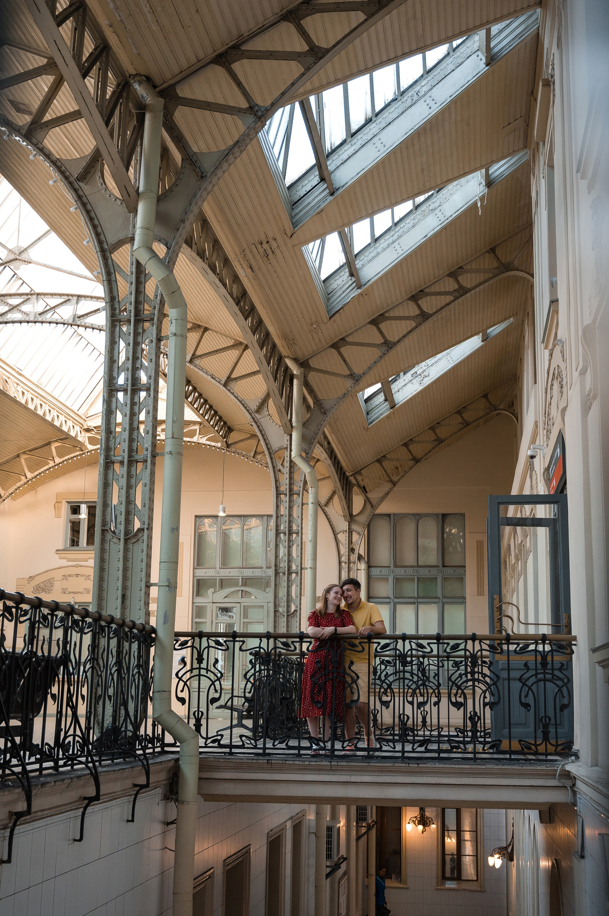 Пара на Витебском вокзале. Свадебный и семейный фотограф из Санкт-Петербурга Климов Анатолий