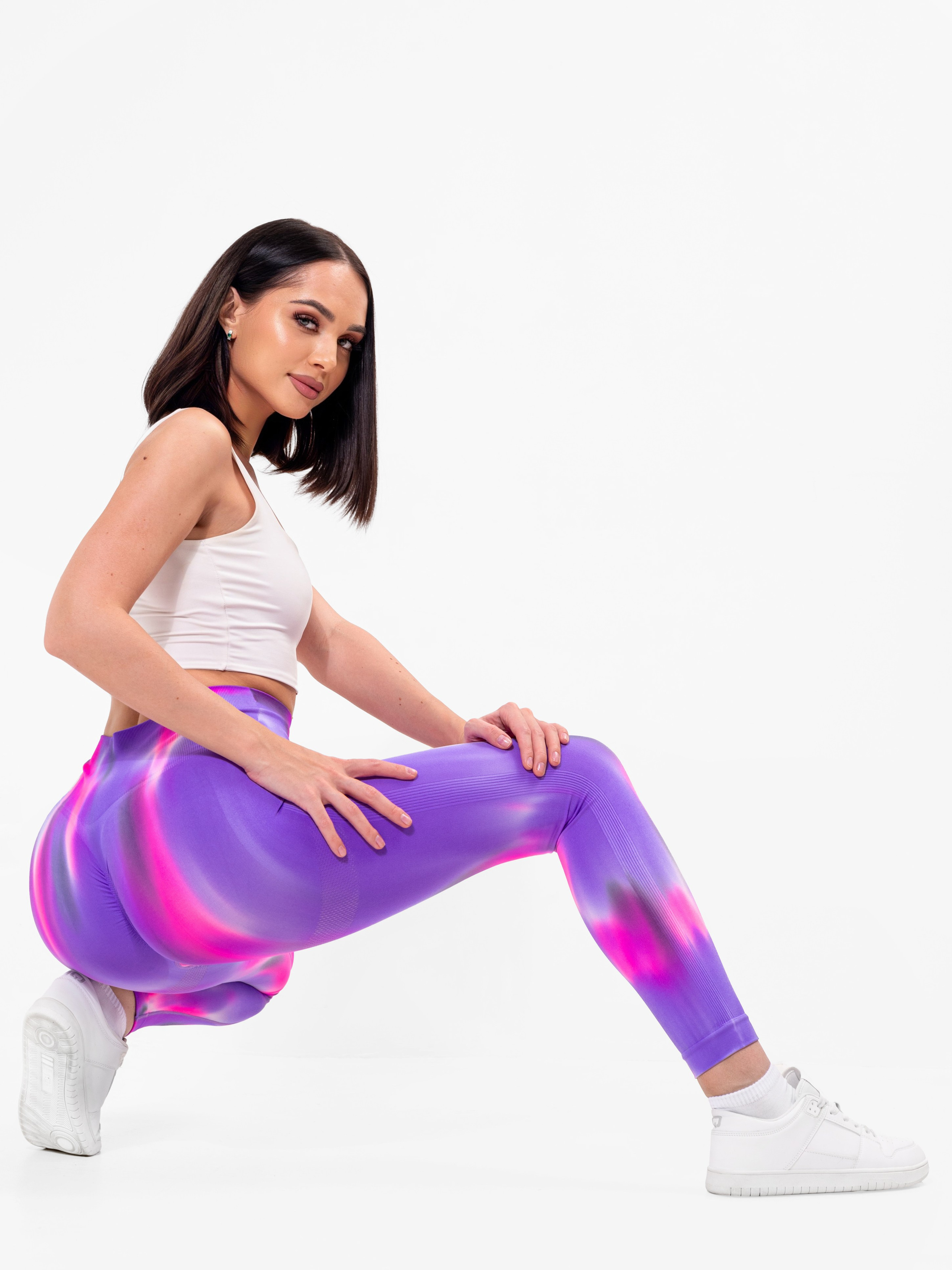 Модельная съемка на циклораме для маркетплейсов. ТМ Продакшн — Съемка для маркетплейсов в Москве