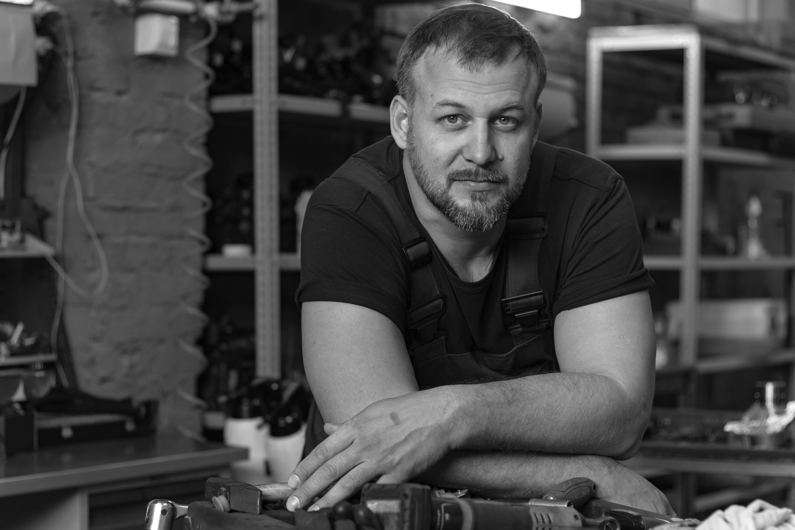 Творческая фотосессия в автосервисе от портретного фотографа Побродилиной Елены