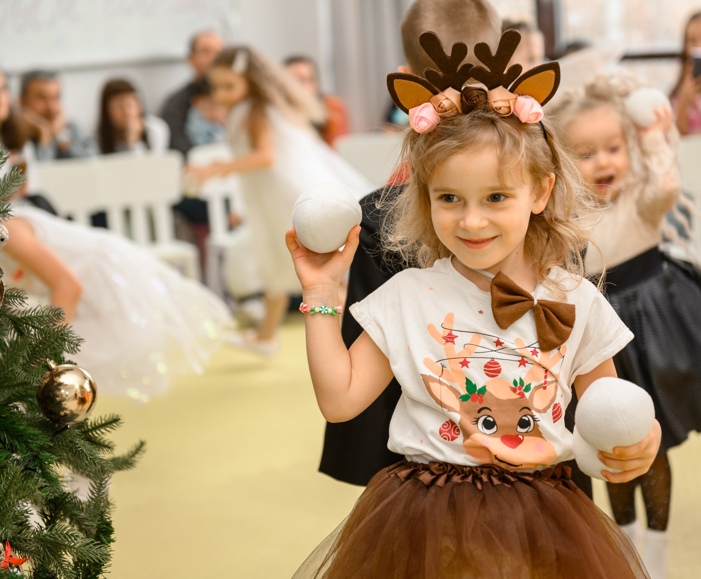 Елка 2025 в детском саду Мишка клуб. Свадебный и семейный фотограф София Невская