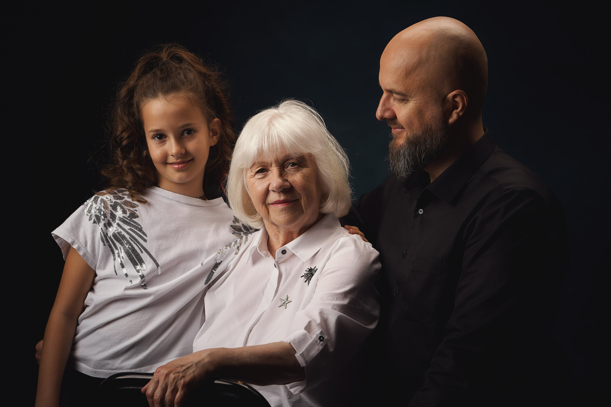 Портретная семейная фотосессия в студии. Семейный фотограф Евгений Опарин