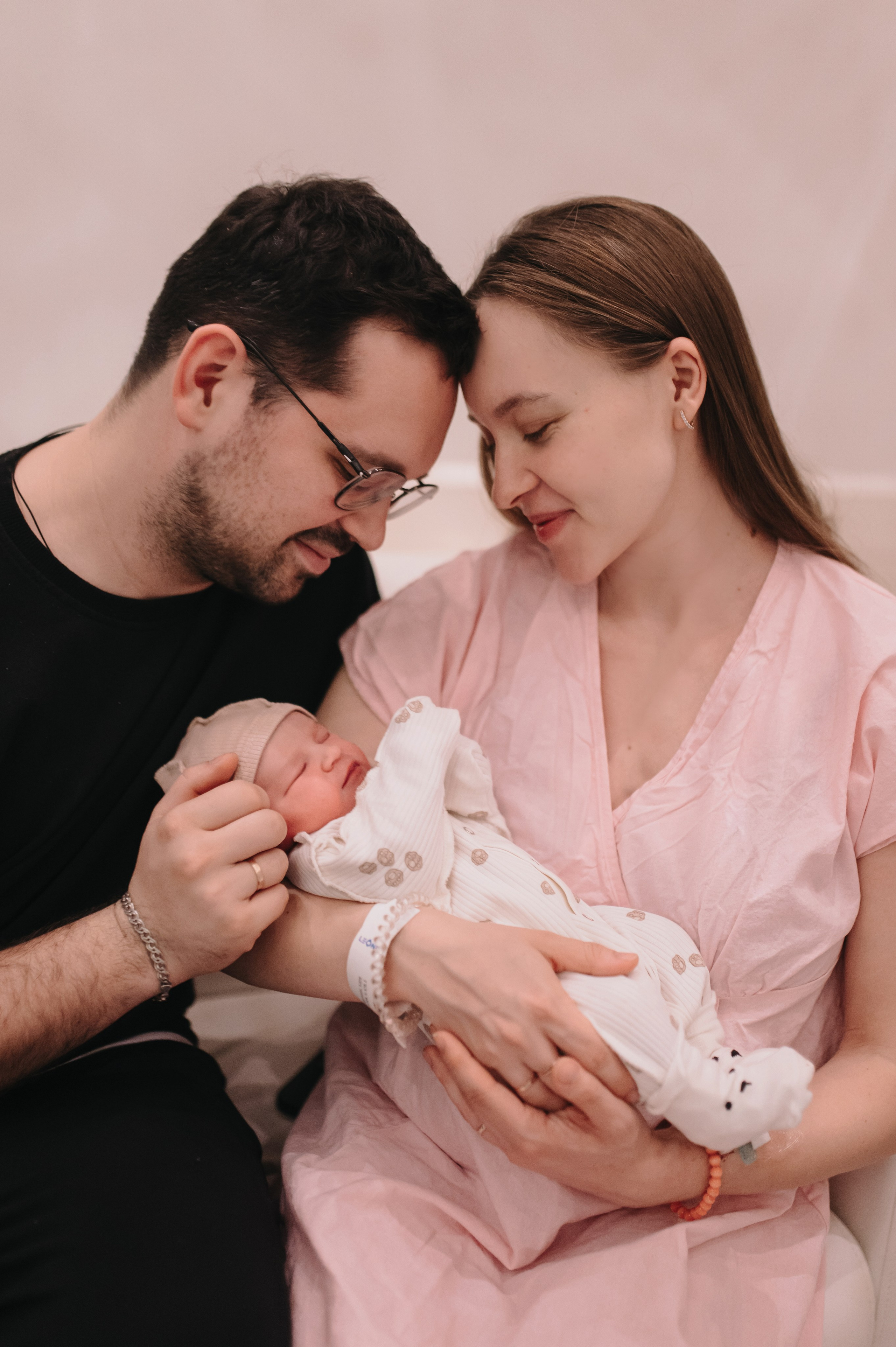 Фото родов. Алена Братчук семейный фотограф. Фотограф-видеограф на роды, таинства крещения