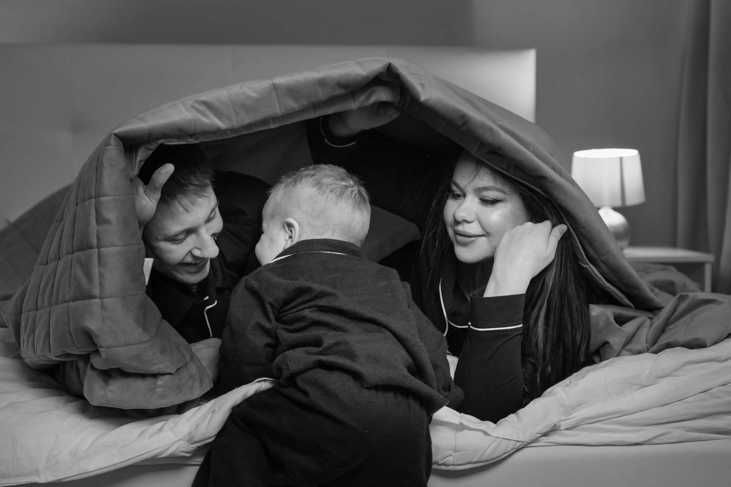 Семейная фотосессия в чёрном