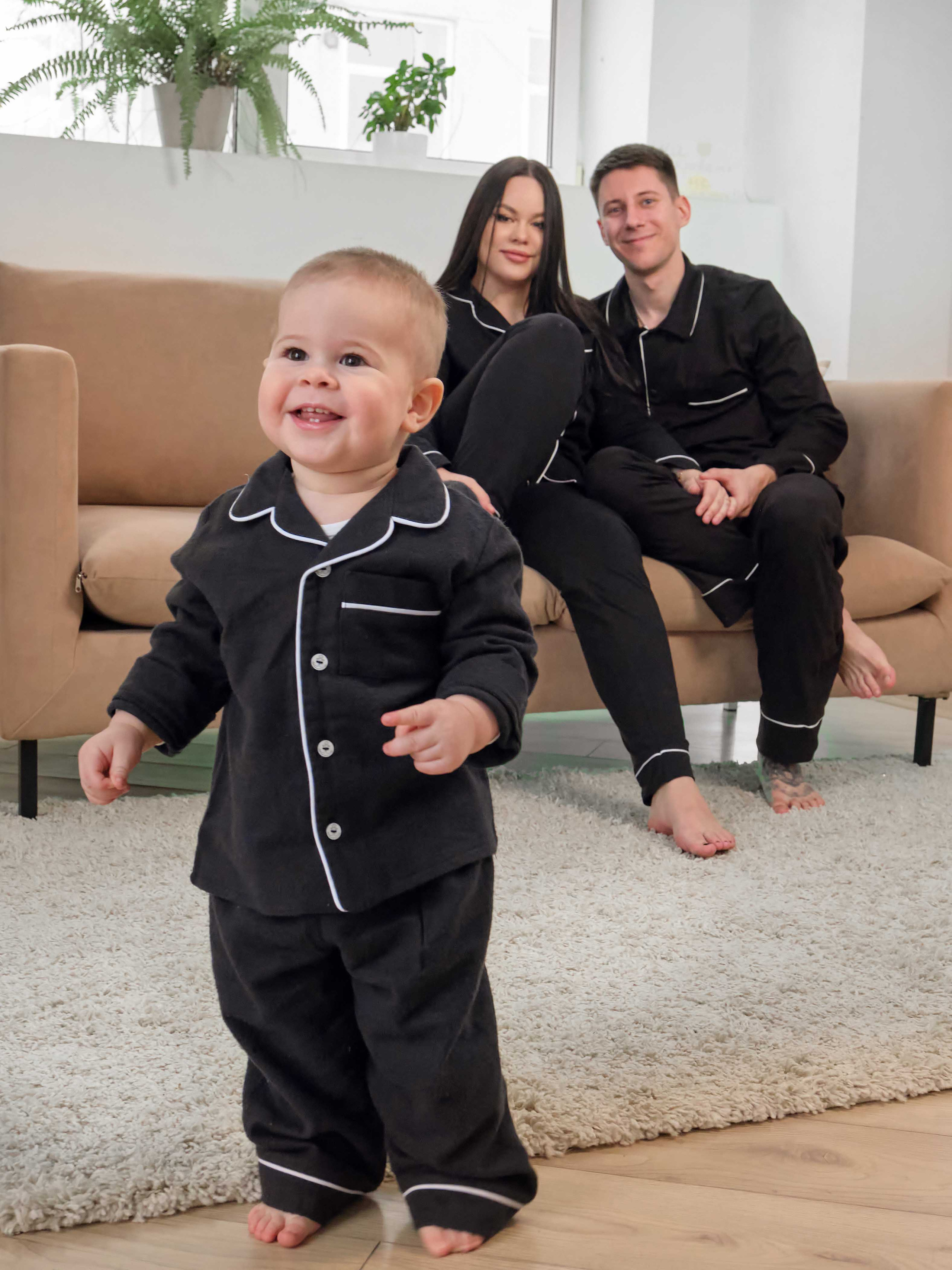 Семейная фотосессия в чёрном