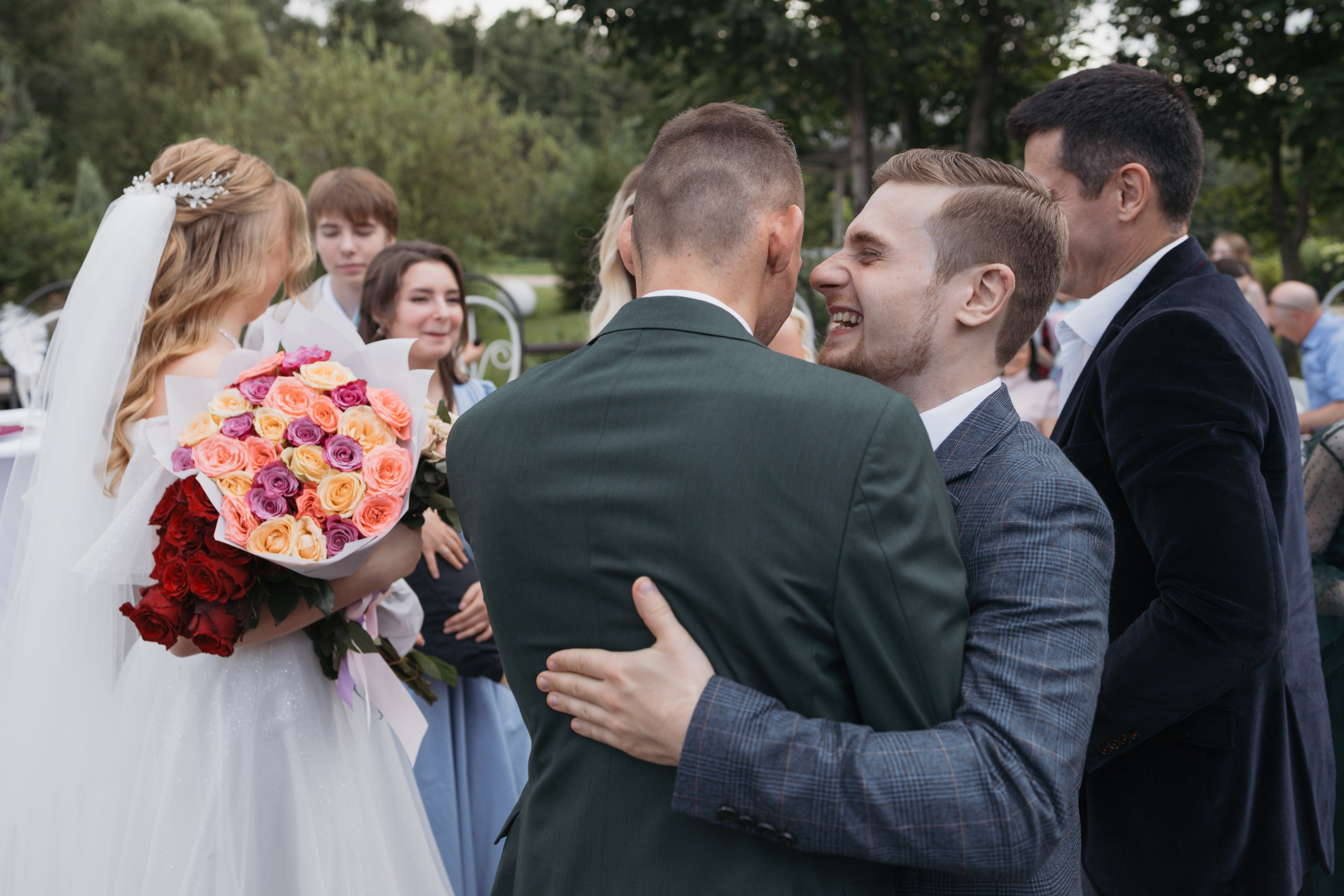 Летняя свадьба за городом. Свадебный фотограф в Москве Аля Загирова