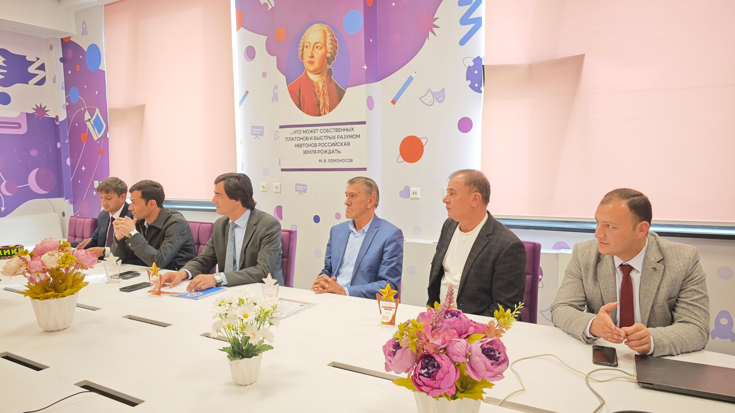 1 ноября 2025 г, г. Бохтар, Таджикистан. Золотое яблочко