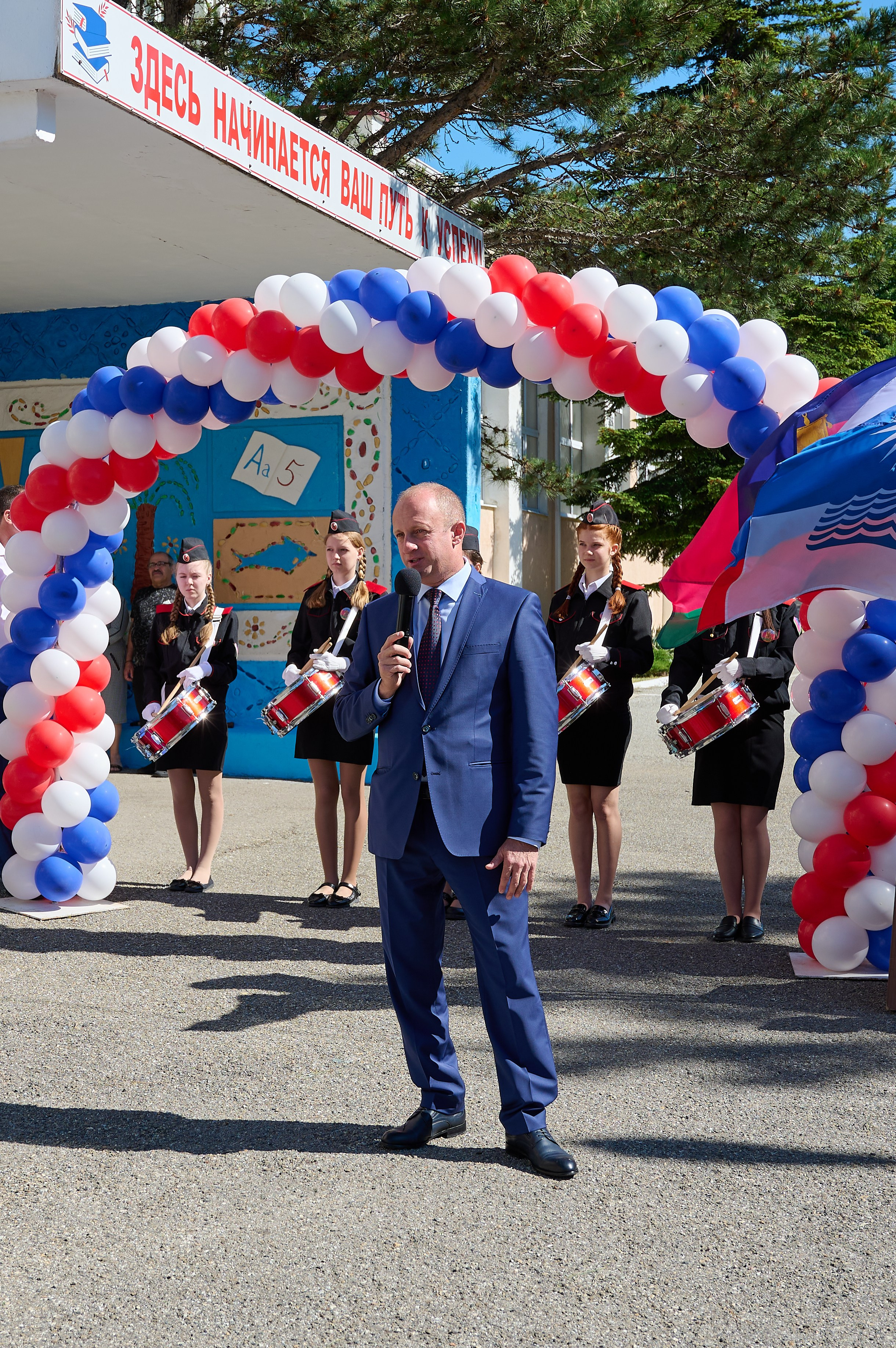 Последний звонок. Жизнь курорта Кабардинка в фотографиях