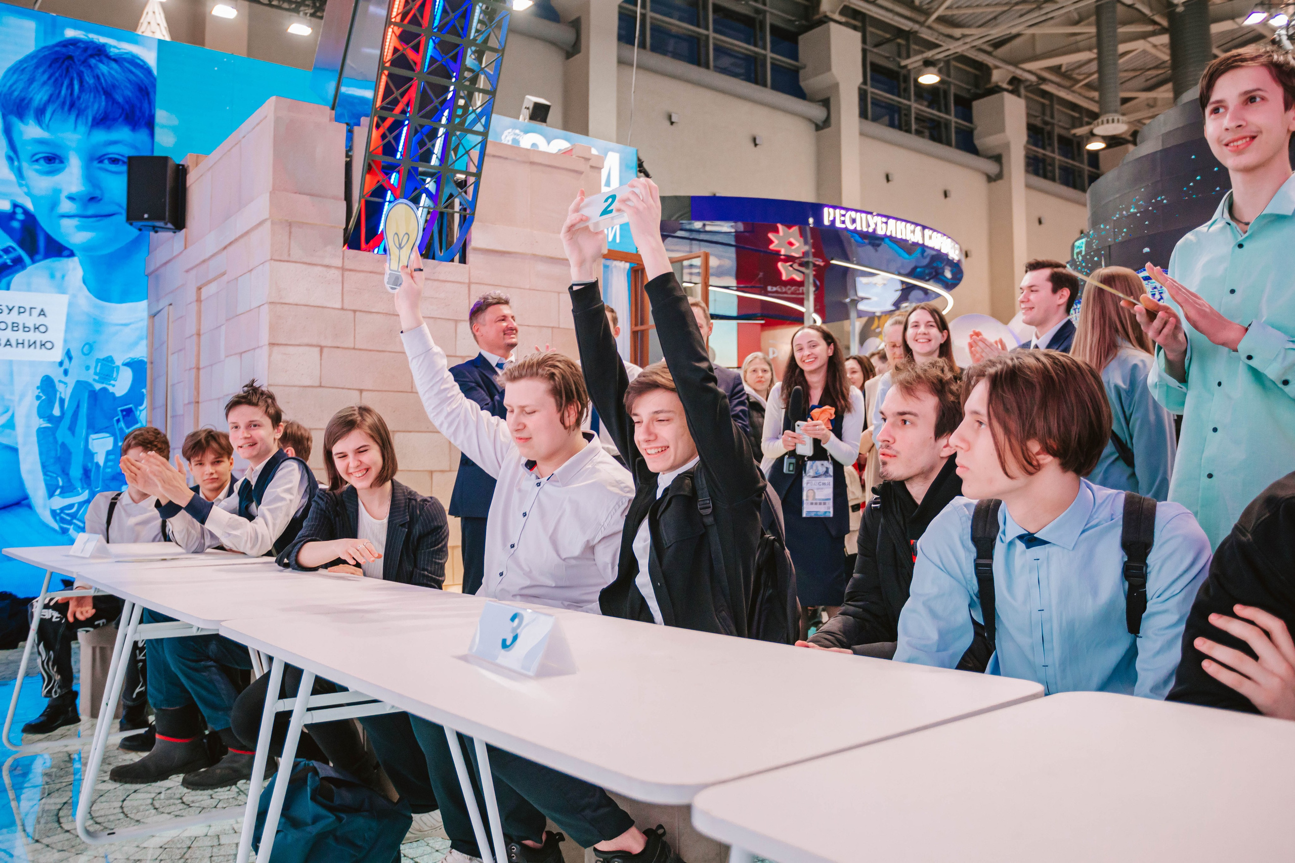 ПИТЕР БЫВАЕТ СОЛНЕЧНЫМ