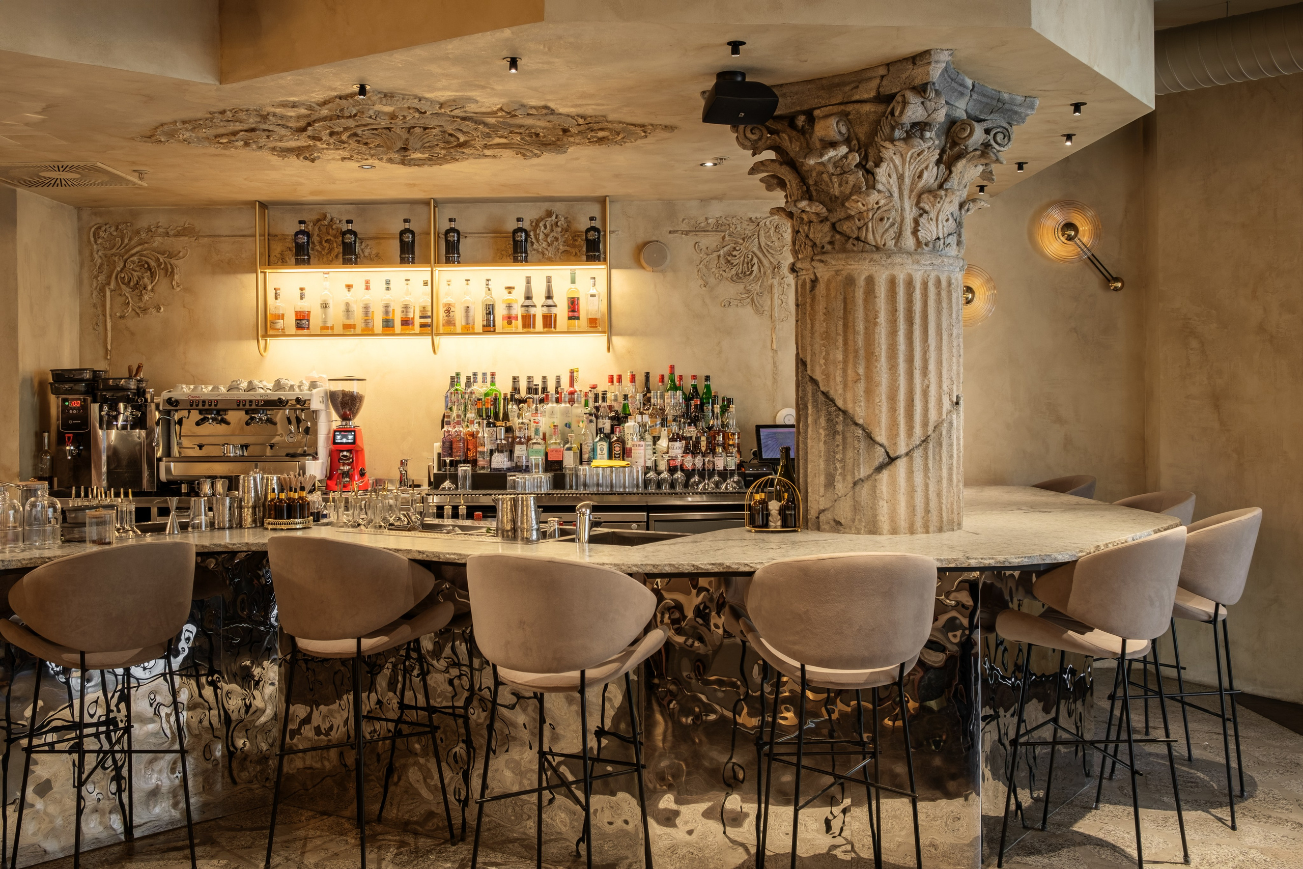 Колонна в баре Tetto