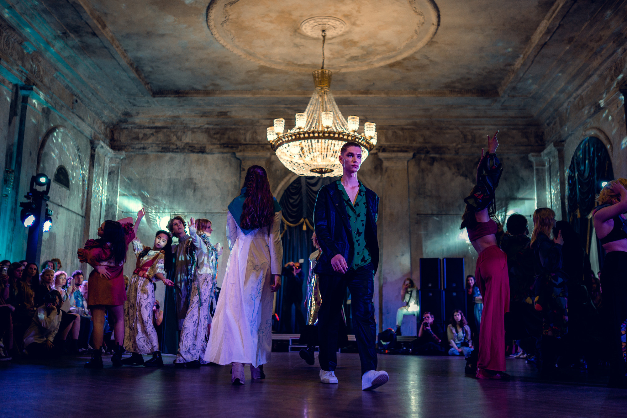 Репортажная фотосъемка показа в СПб. Семейный и свадебный фотограф в Санкт-Петербурге Соколов| портреты, репортаж, коммерческая съемка