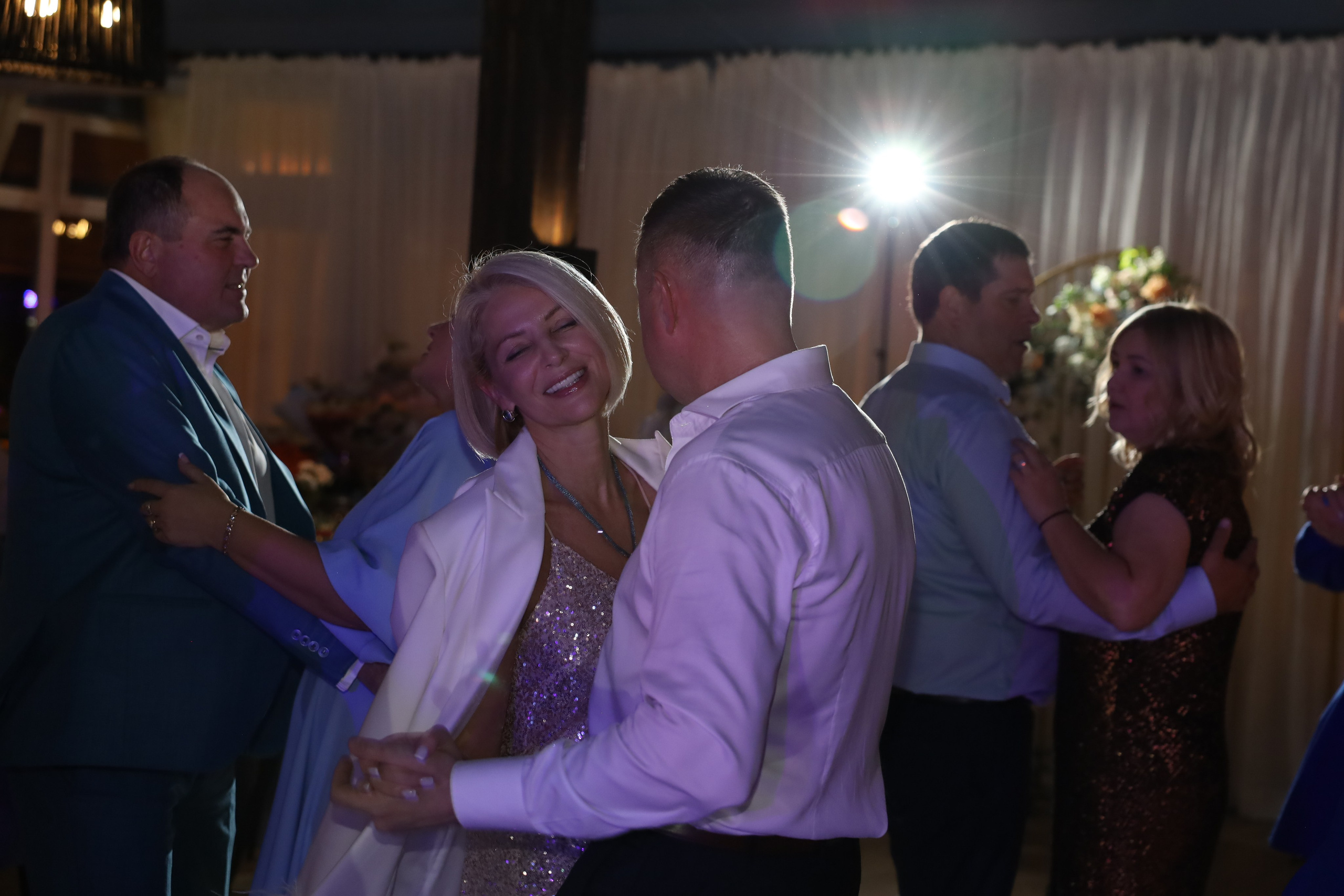 𝒜𝓇𝓉𝑒𝓂 & 𝐿𝓎𝓊𝓈𝓎𝒶 (𝓇𝑒𝓈𝓉𝒶𝓊𝓇𝒶𝓃𝓉). 𝑀𝑜𝓈𝒸𝑜𝓌. Свадебный фотограф в Санкт-Петербурге