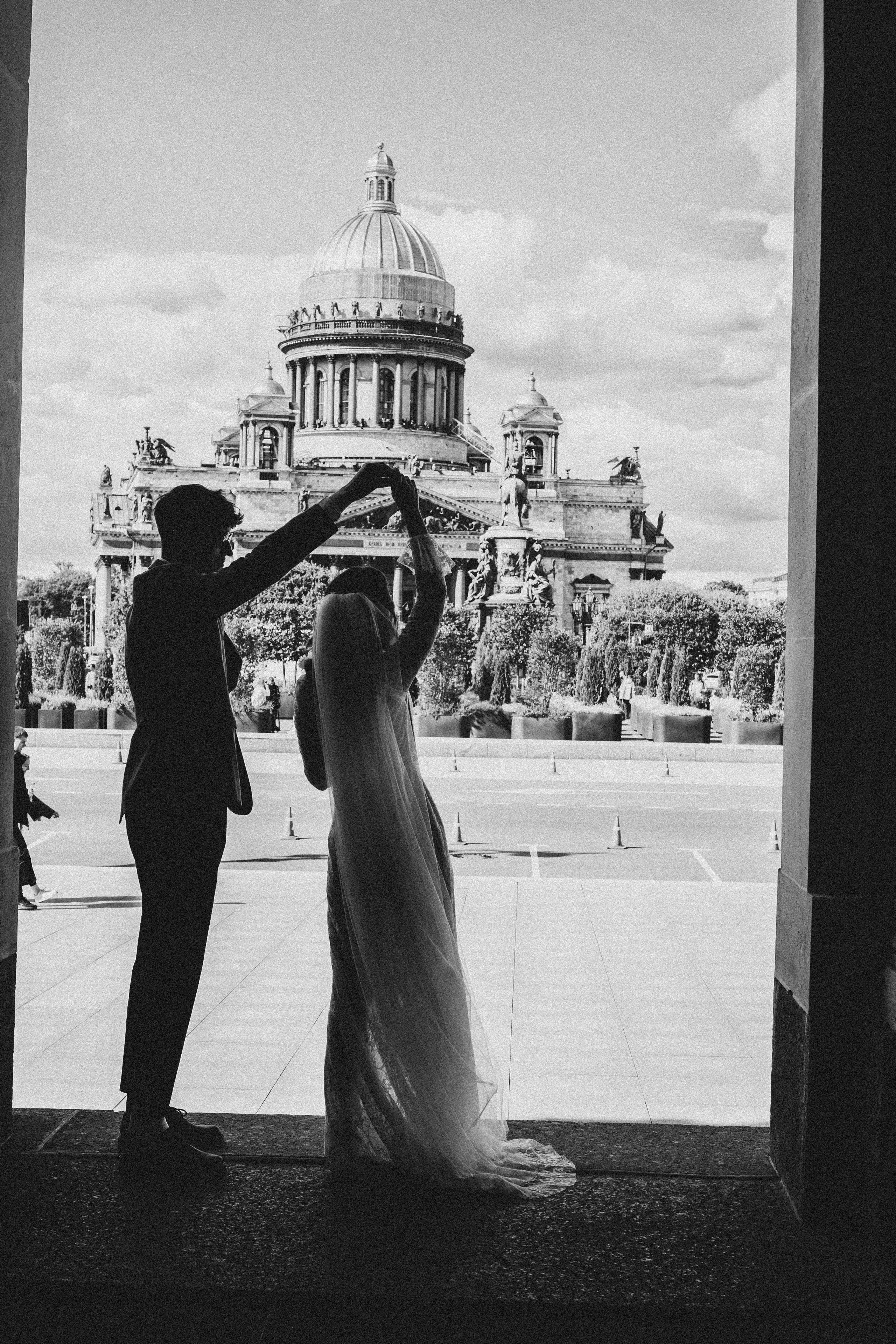 СВАДЕБНАЯ ПРОГУЛКА ВОЗЕ ИСАИКЕВСКОГО СОБОРА АСТОРИИ И ЗАКОНОДАЛЕТНОГО СОБРАНИЯ. Профессиональный фотограф, Санкт-Петербург — Виктория Богомолова