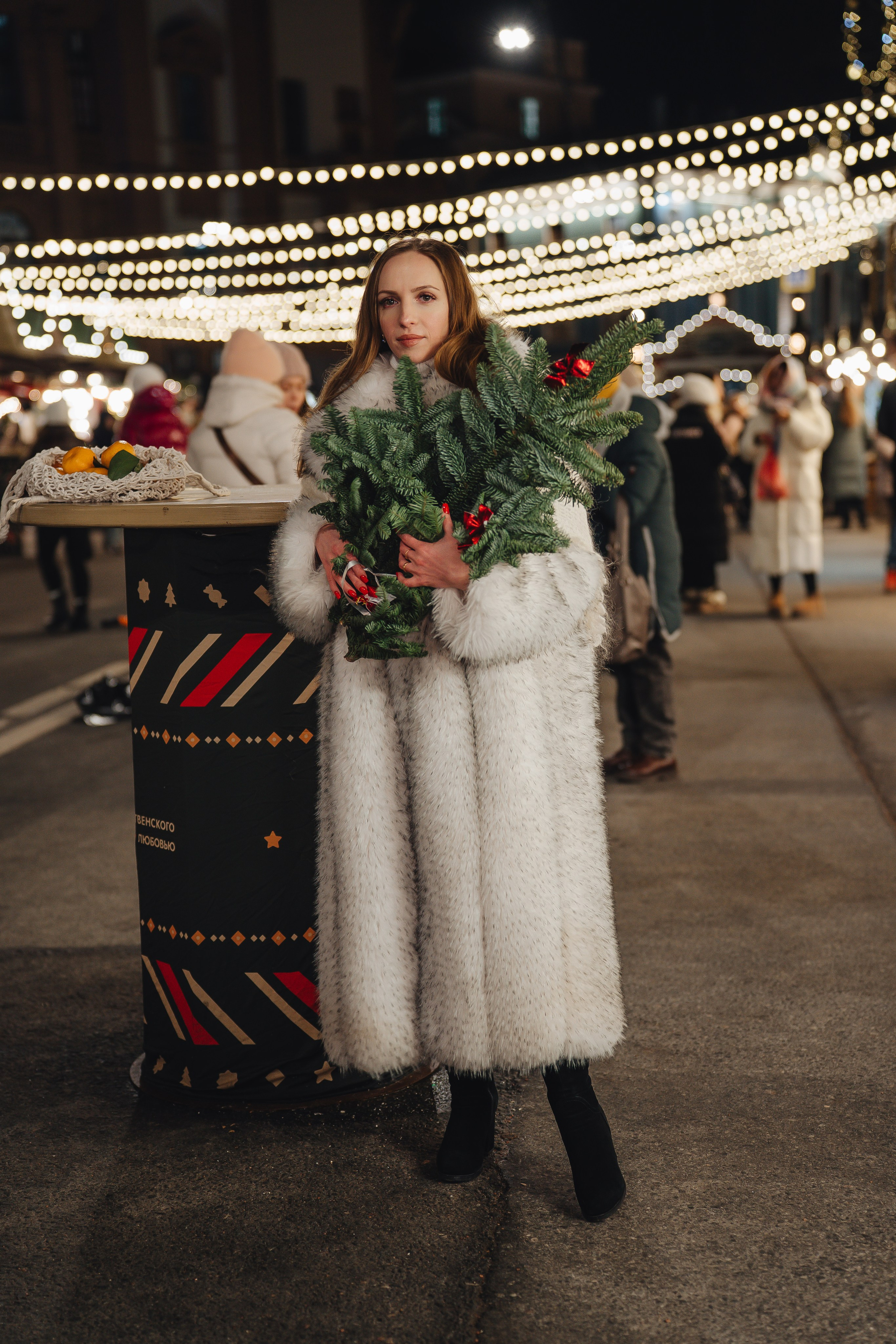 ПРОГУЛКА НА МАНЕЖНОЙ ПЛОЩАДИ ДЛЯ ДЕВУШКИ ПЕРЕД НОВЫМ ГОДОМ (НОВОГОДНЯЯ ФОТОСЕССИИЯ НА МАНЕЖНОЙ ПЛОЩАДИ). Профессиональный фотограф, Санкт-Петербург — Виктория Богомолова