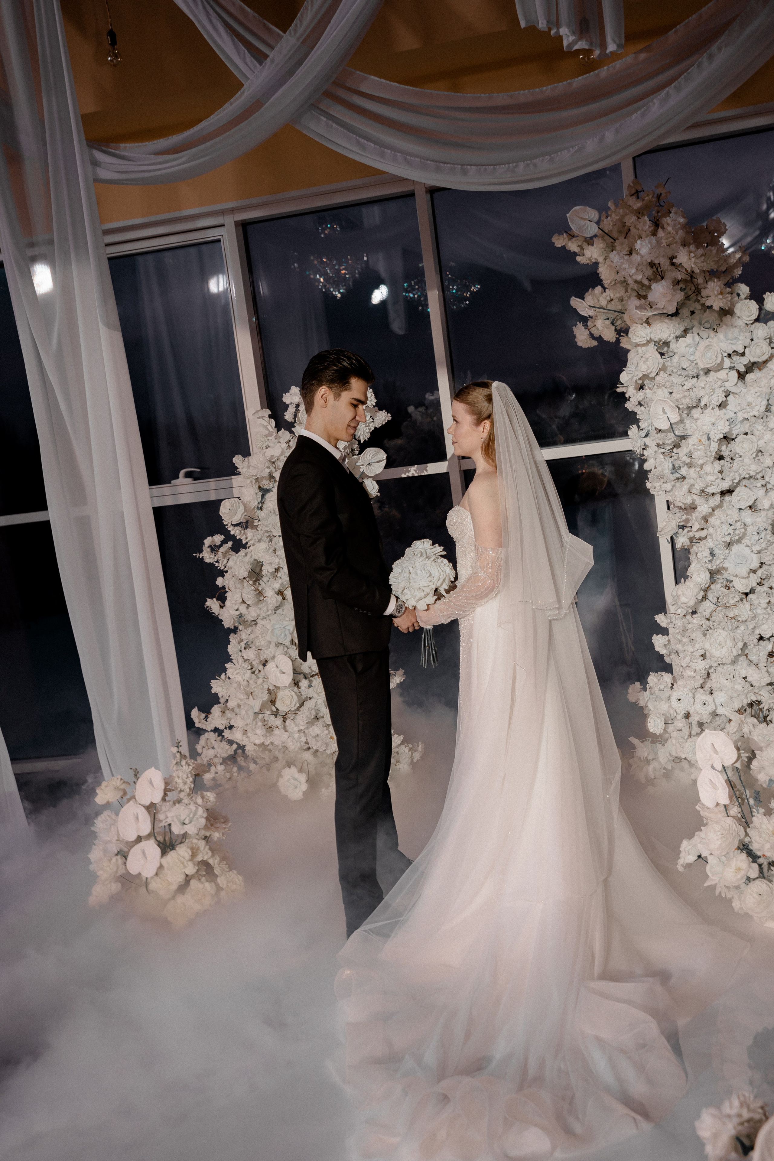 СВАДЕБНАЯ СЬЕМКА СБОРОВ В ОТЕЛЕ И ВЫЕЗД НА ЦЕРЕМОНИЮ (СНЯТО В СИБИРЕ В НИЖНЕВАРТОВСКЕ). Профессиональный фотограф, Санкт-Петербург — Виктория Богомолова