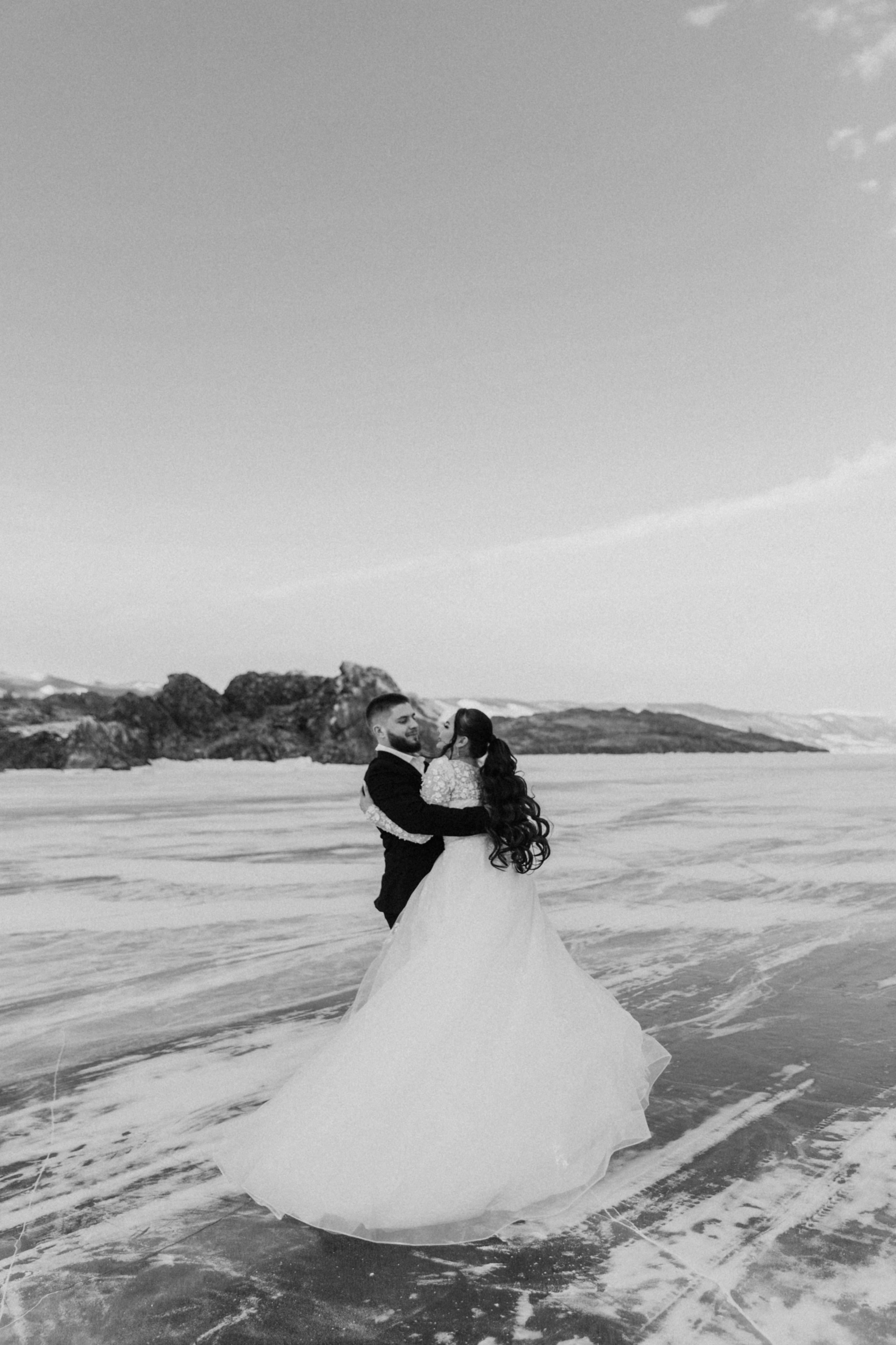 Свадебная зимняя съемка на Байкале. Главная