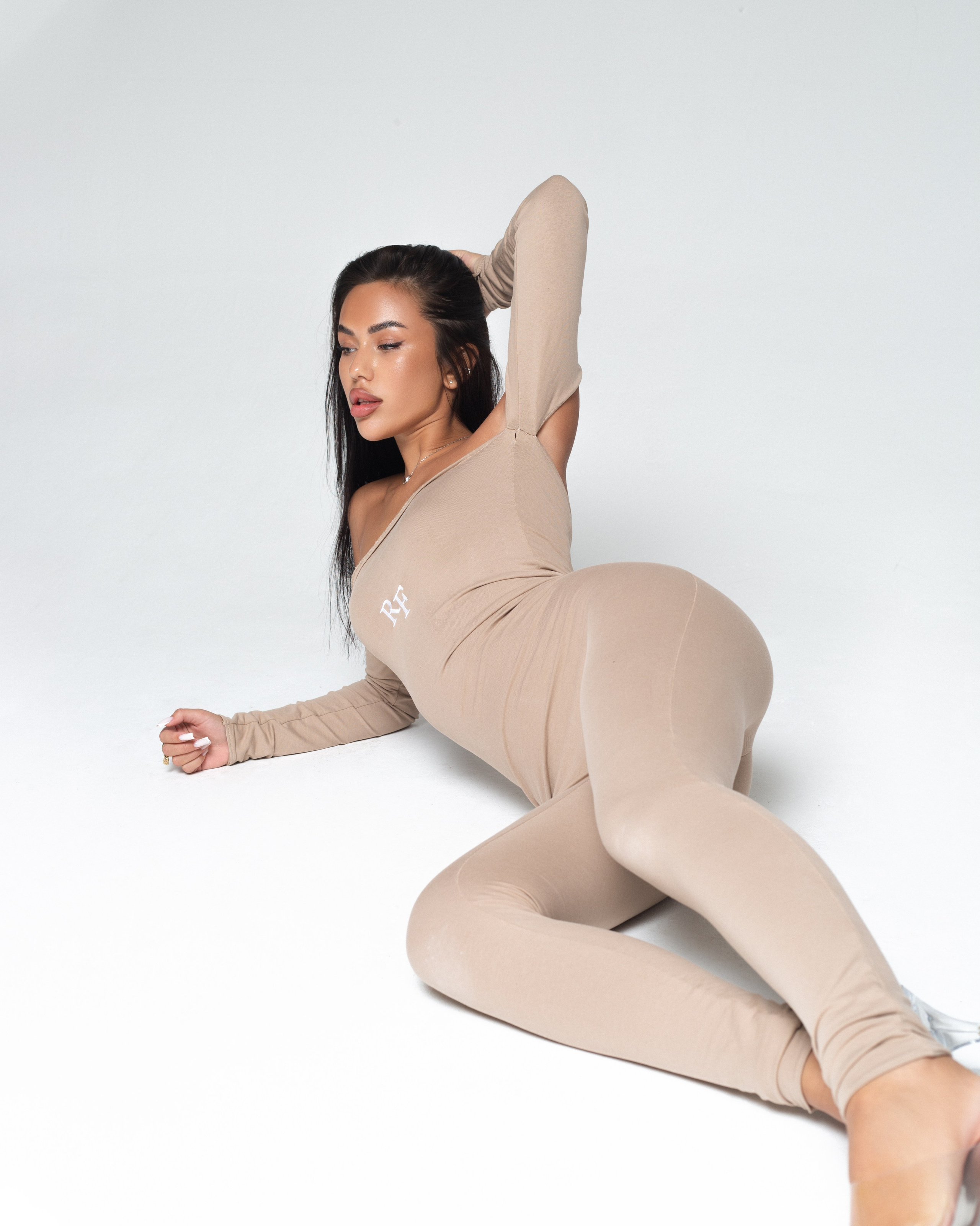 КАТАЛОГ | серый фон. RUNA production — стильные съемки для брендов