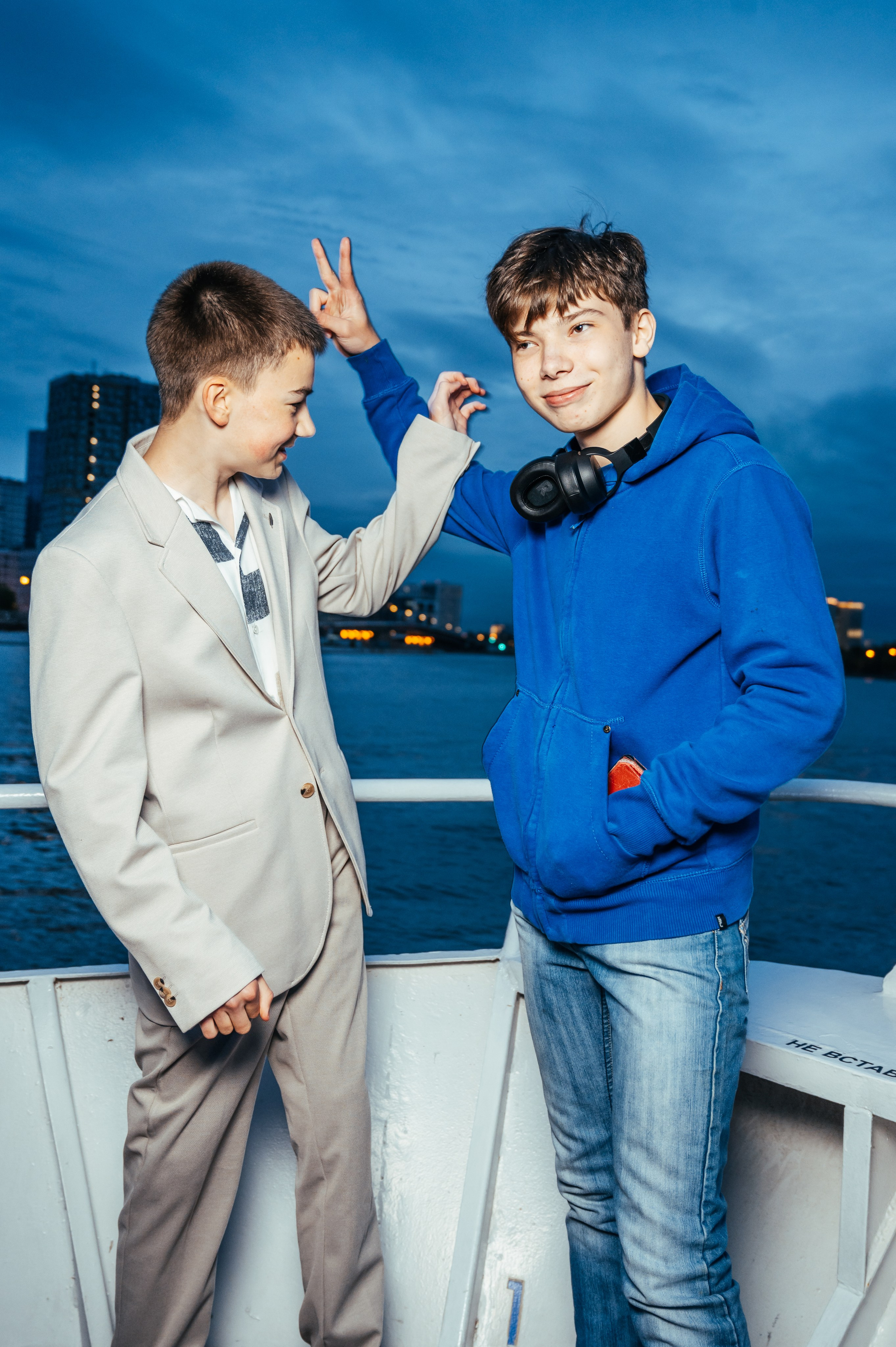 Последний звонок. Анастасия Петрович фотограф, фотокорреспондент в Москве и Санкт-Петербурге. Фотосъёмка репортажа, мероприятия, корпоративная съёмка, контент