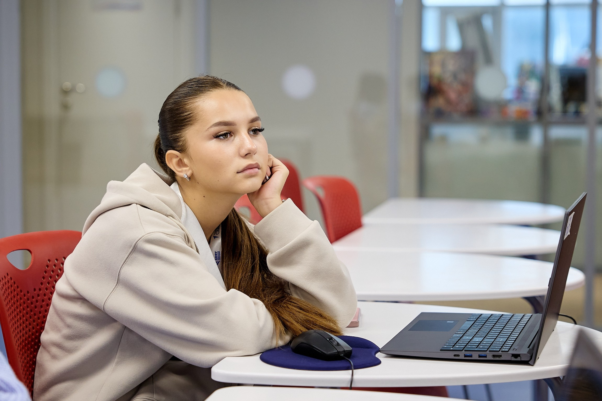 Университетские смены 2025. Репортажный и студийный фотограф во Владивостоке Дударева Софья