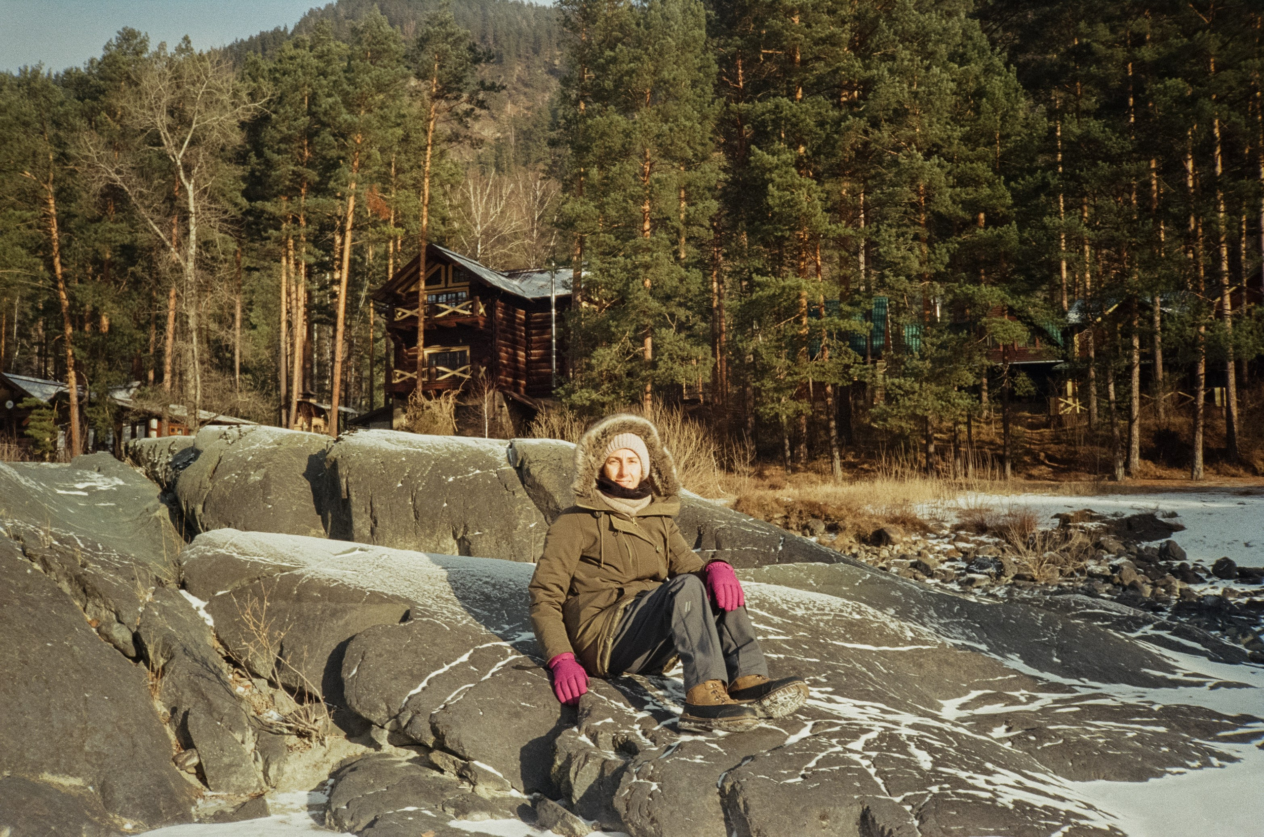 Кедровый остров и база Берель. Яркое солнце, скалы, льды и бурлящий по. Фотограф-документалист Мария Осокина