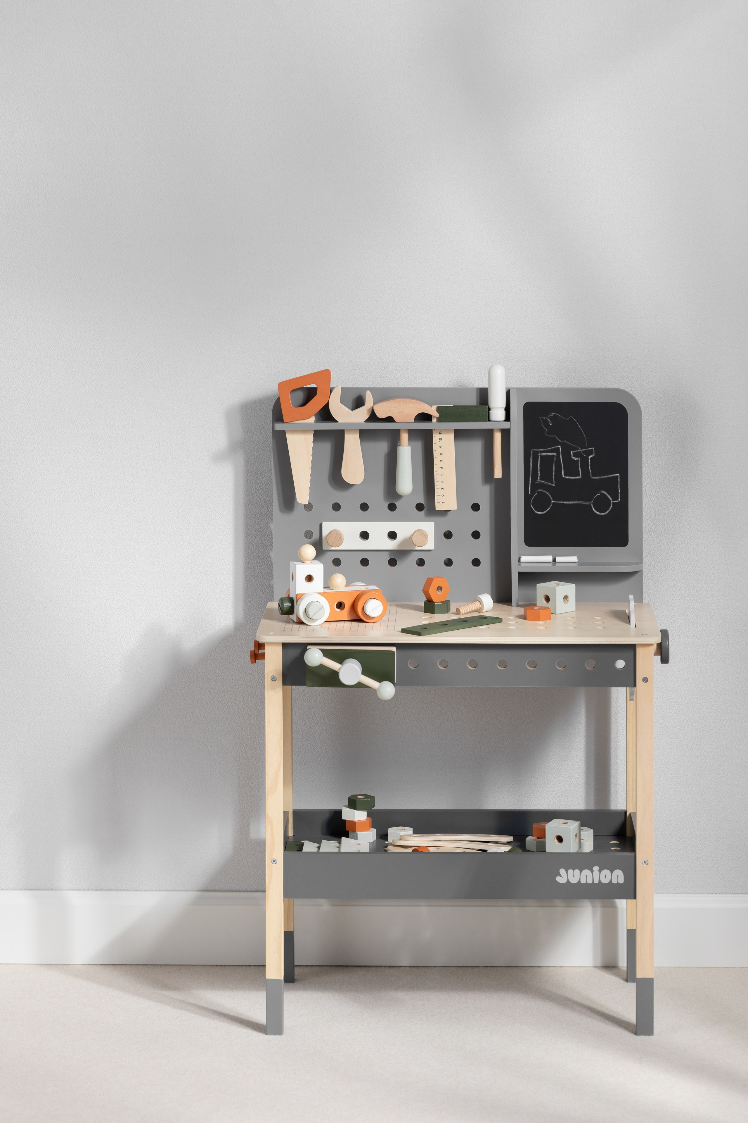 Детский верстак Junion. Олег Дмитриев