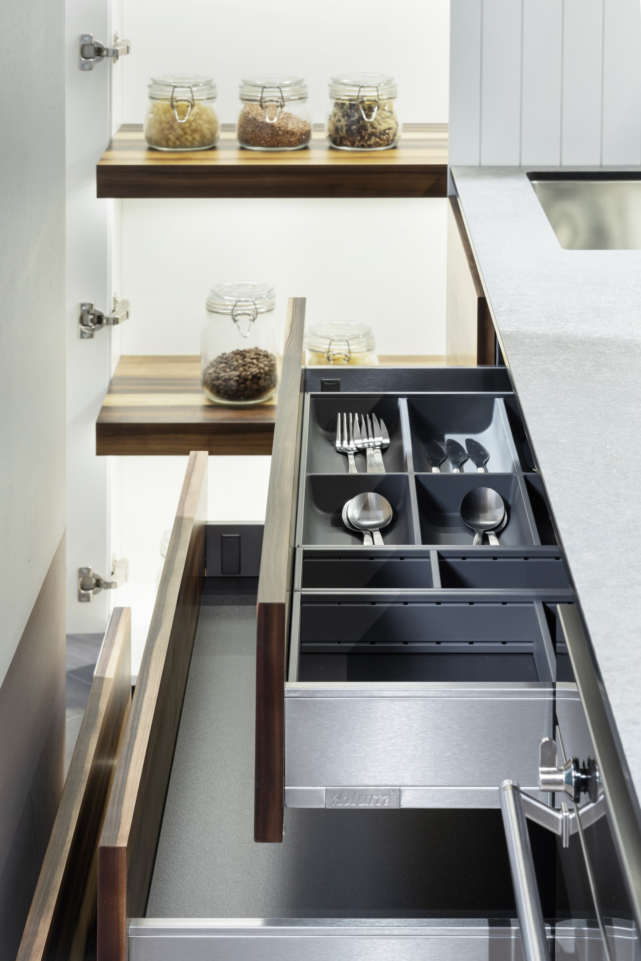 Кухня из натурального шпона. Мебель на заказ