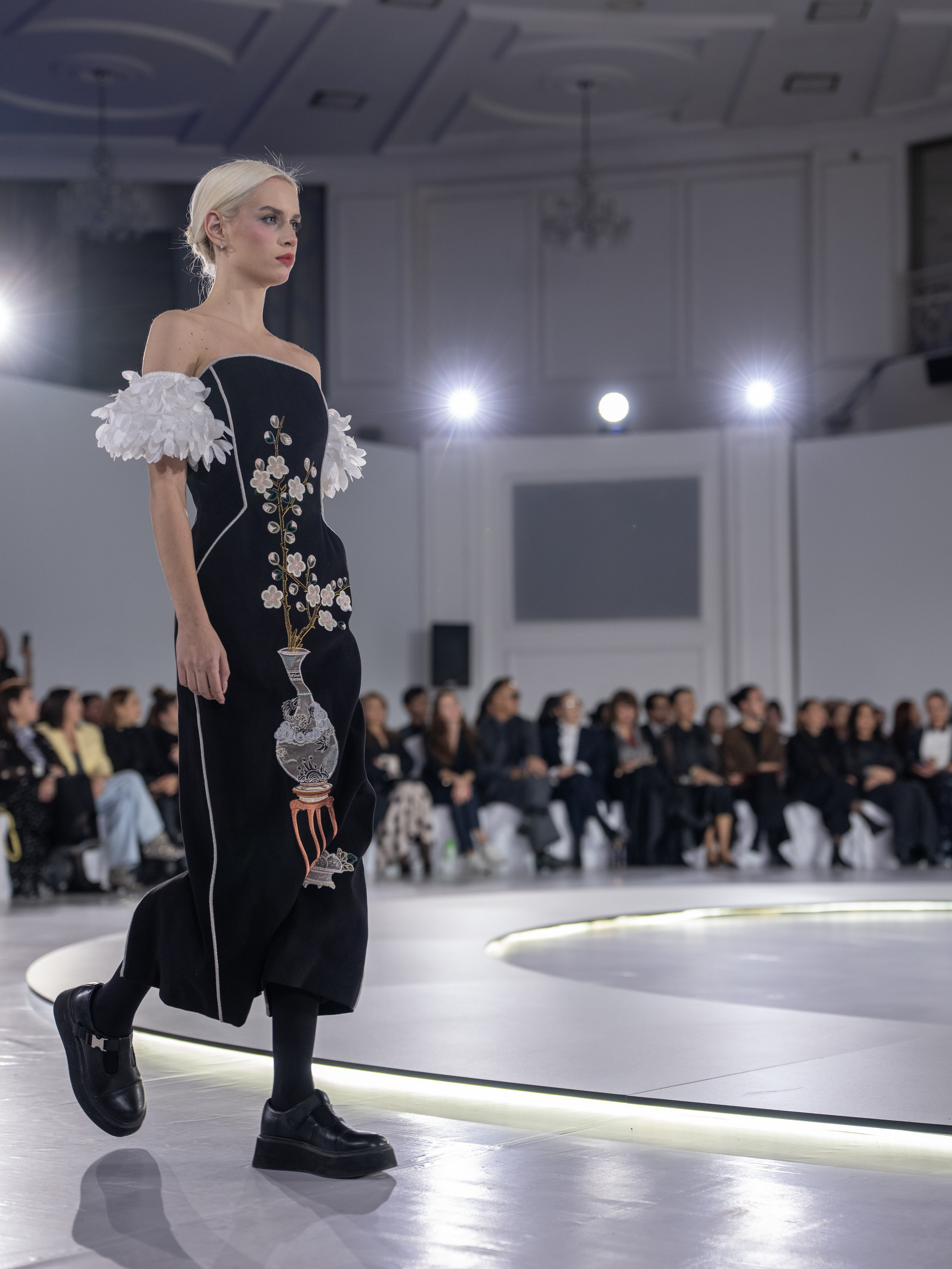 Дизайнер Stas Lopatkin. Сайт Алматинского НЮ АРТ, будуар и фэшн фотографа Дениса Карпенко