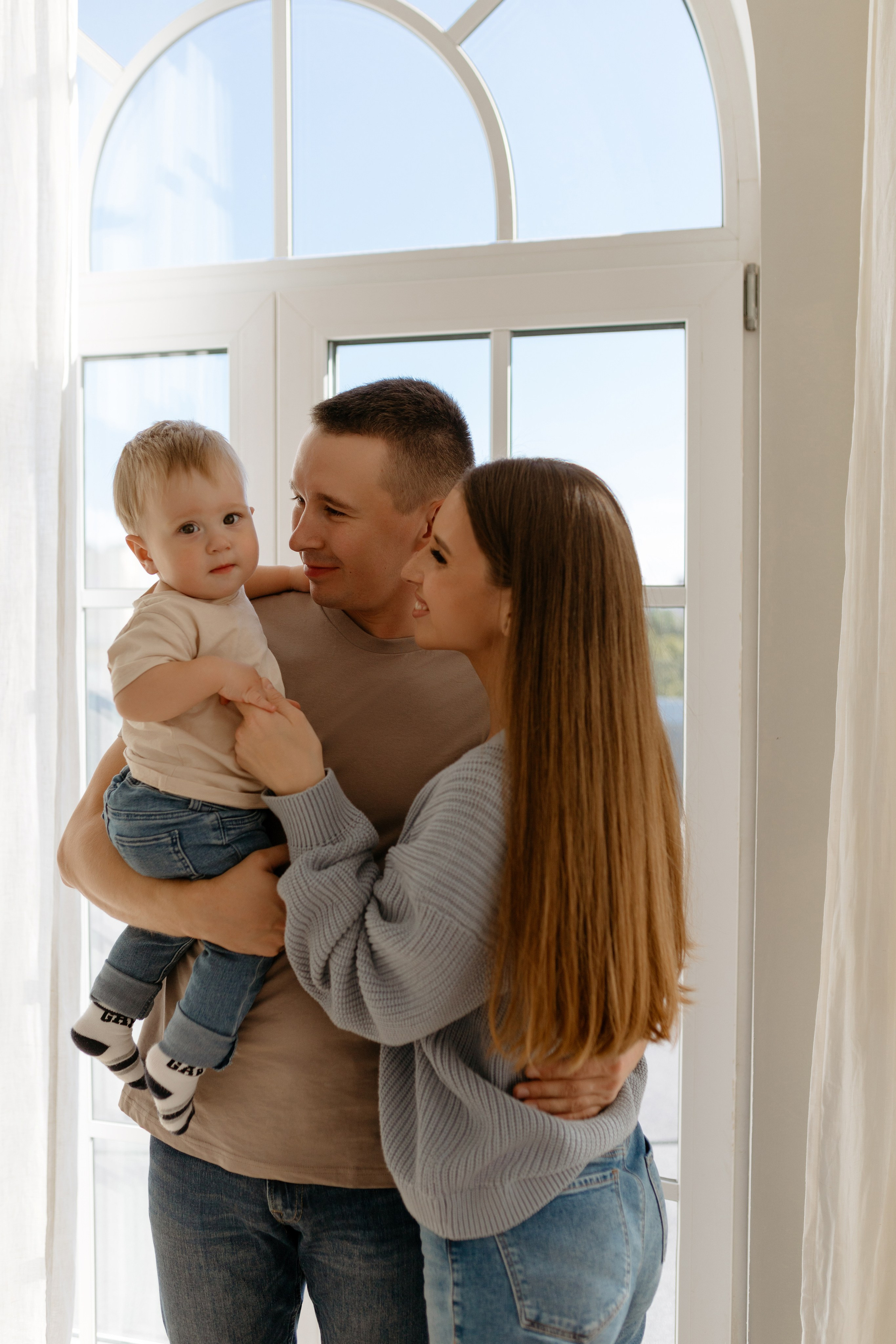 Семейная фотосессия в студии. Сестры Карабаза. Фотографы и ретушеры в Москве и Санкт-Петербурге