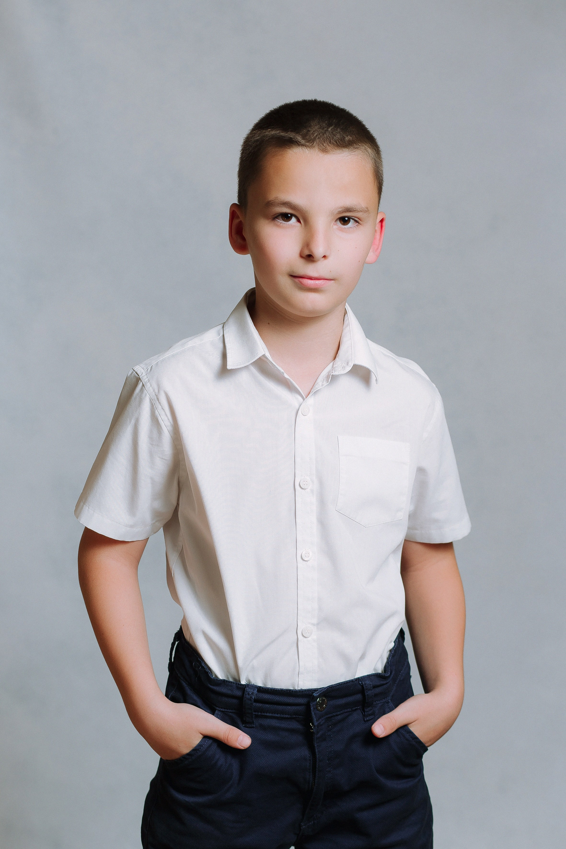 Портрет на светлом фоне- начальная школа. Выпускные альбомы Натальи Бутко: Новороссийск, Анапа, Геленджик