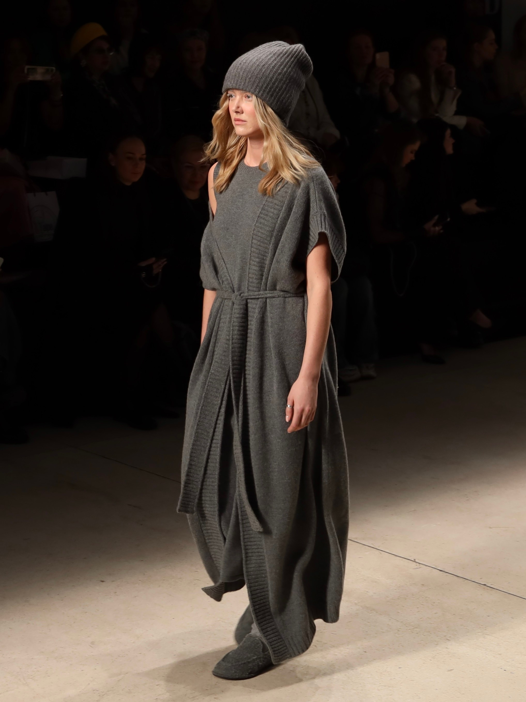 Показ Alpe Cashmere (Москва) — Московская неделя моды 13 марта 2025. Фотосессии и репортаж — Фотограф в Москве — Рина Серёгина