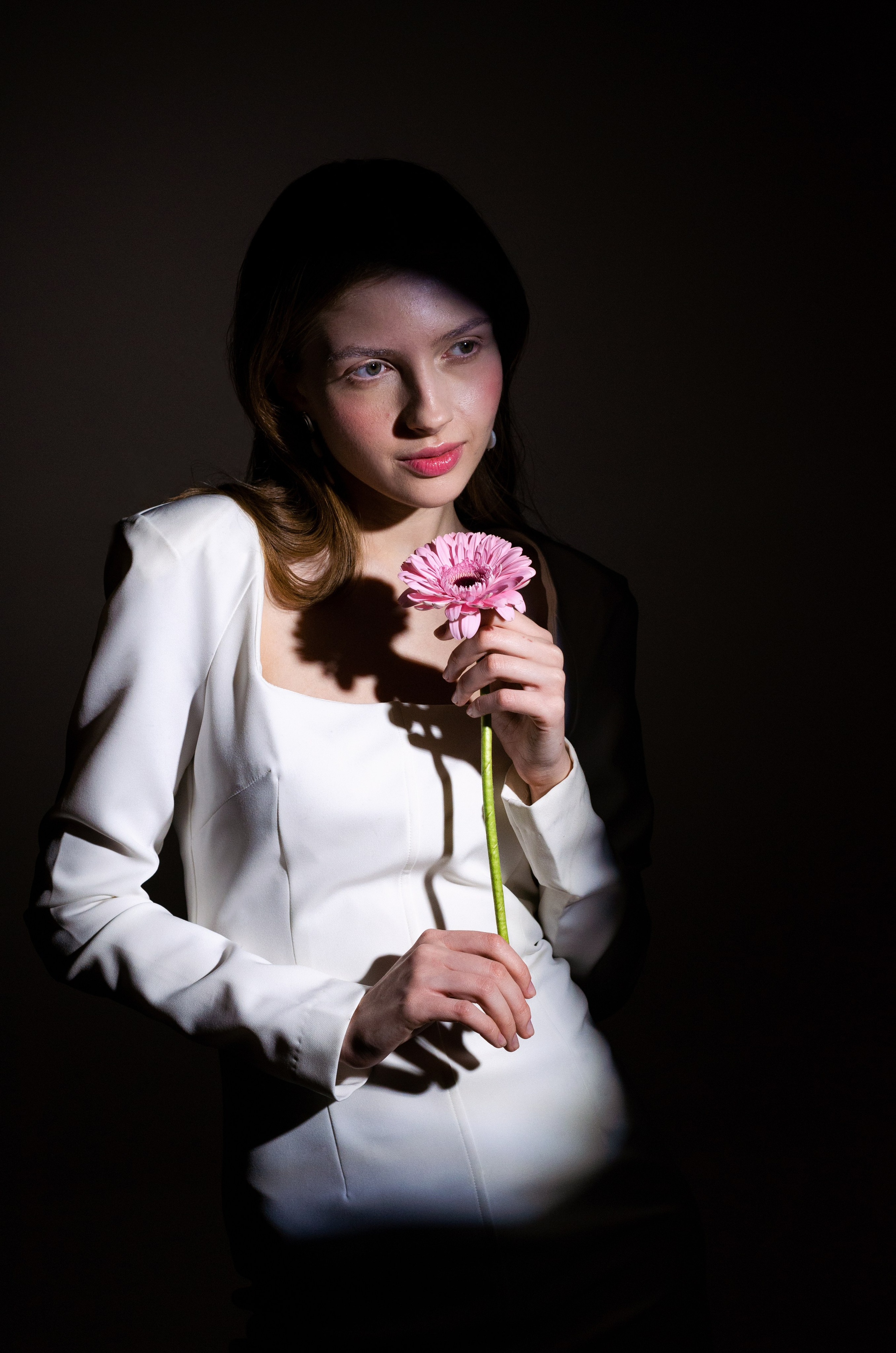 Девушка и цветок. Фотографы для фотосессий в Новосибирске