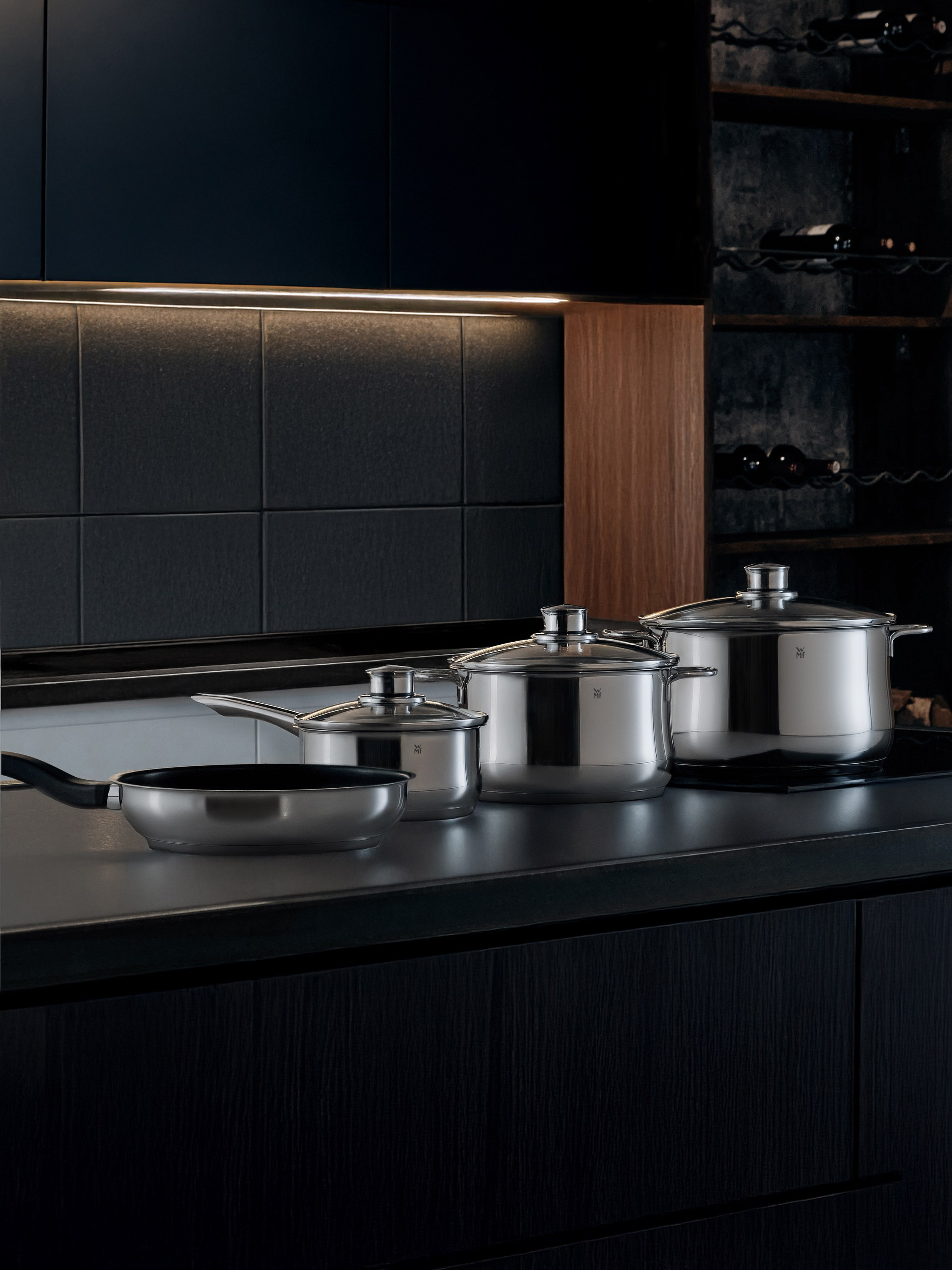 Кастрюли и сковородки. Предметный фотограф, инфографика и видео в Санкт-Петербурге