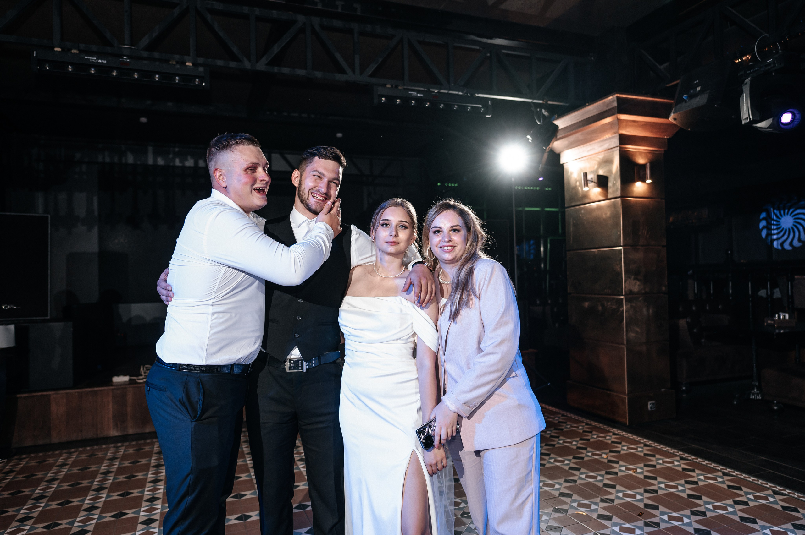 Даниил и Валерия. Черная утка. Полный день. Фотограф Екатерина Бочарникова